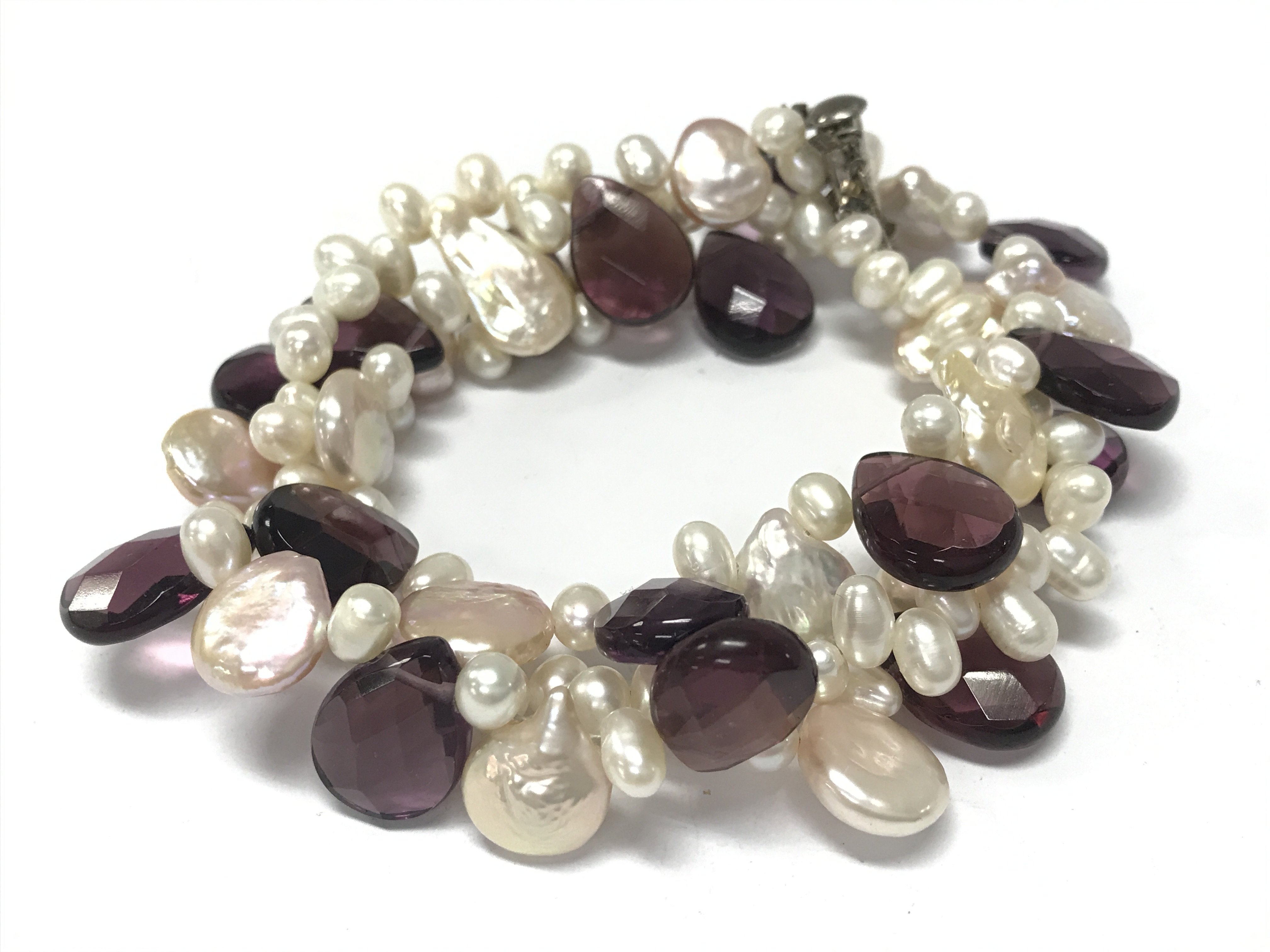 A Pearl bracelet, postage category A