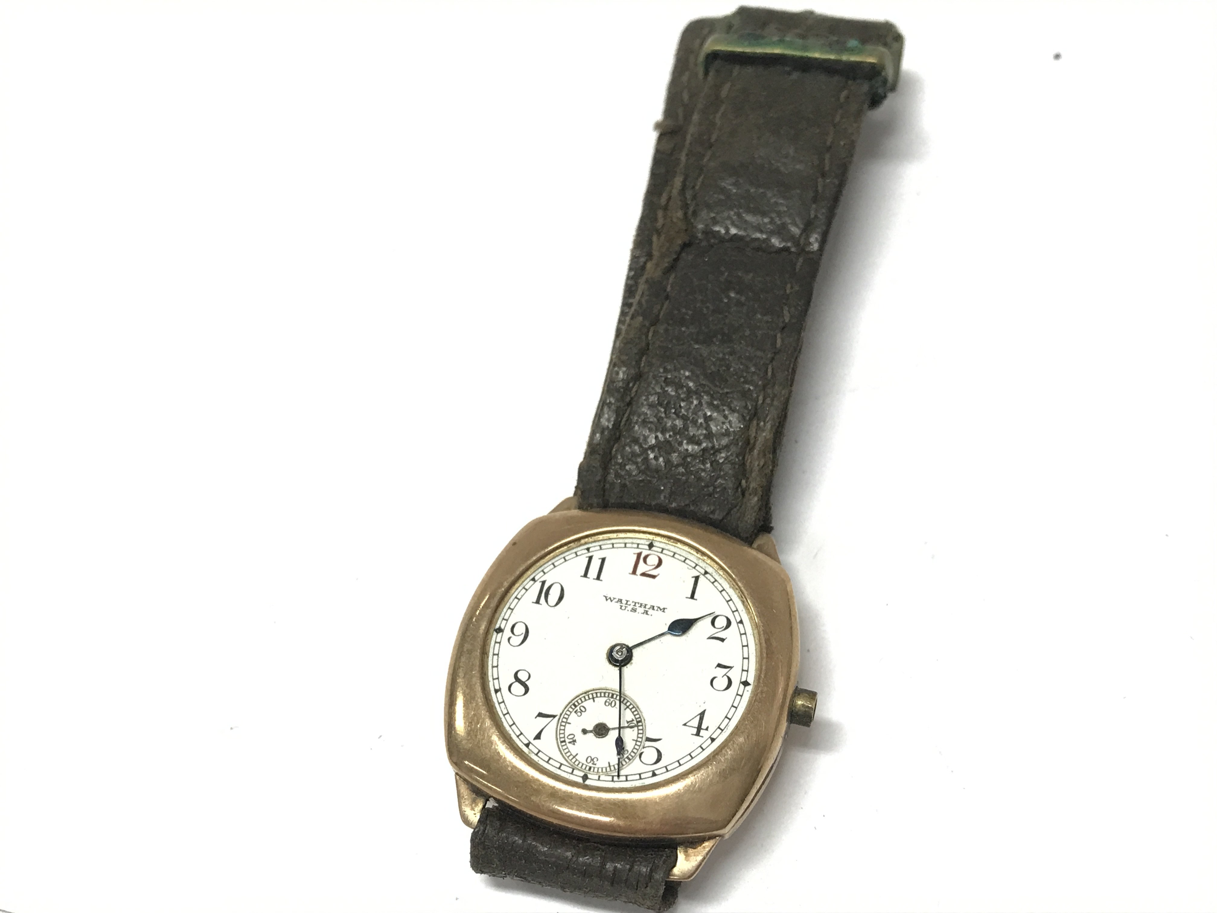 A vintage 9ct gold cased Waltham Gents wrist watch. 32.7g total weight. Postage category A