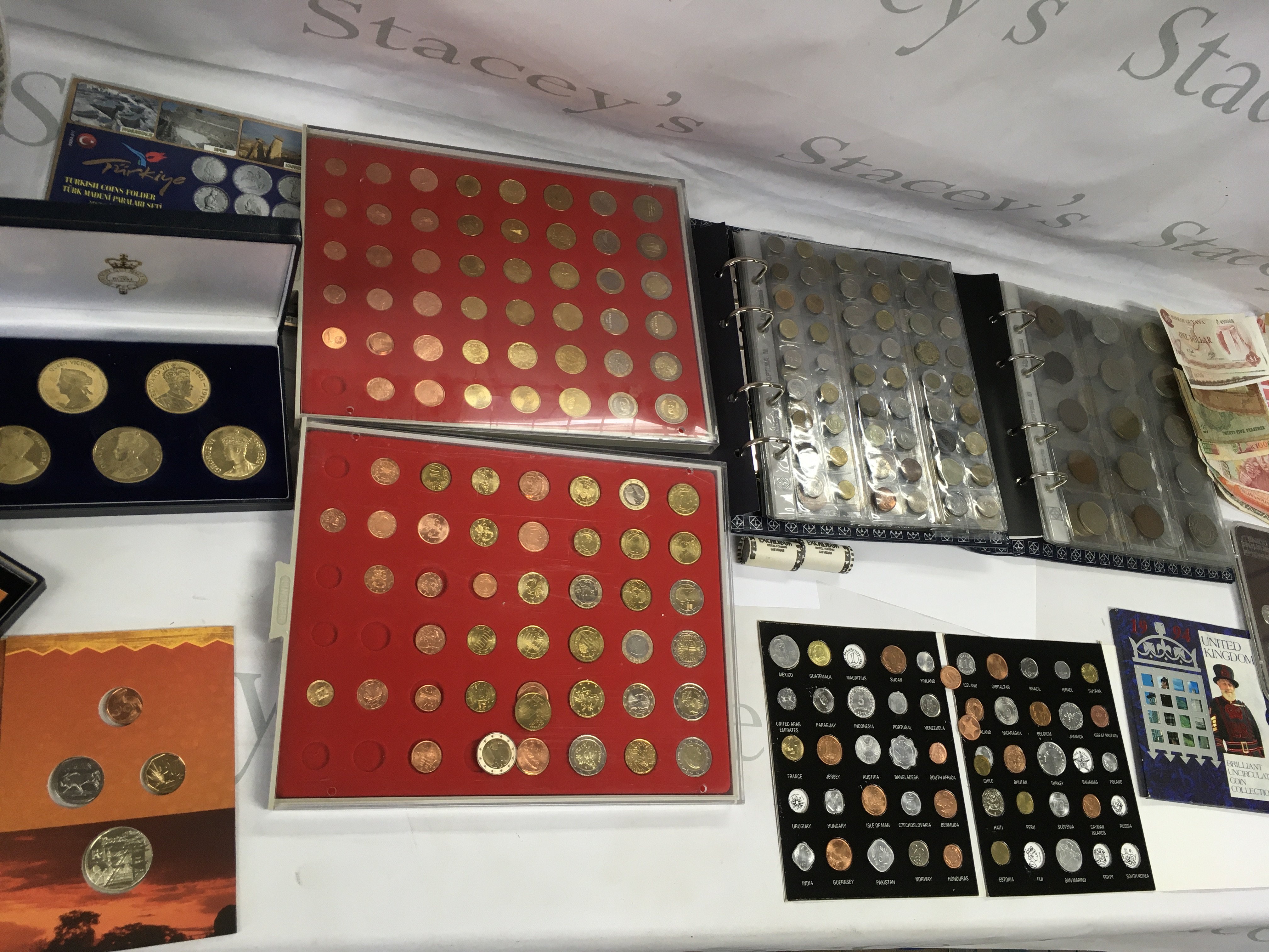 A collection of circulated world coinage and some presentation packs. Including a 1920 half crown and old bank notes.
