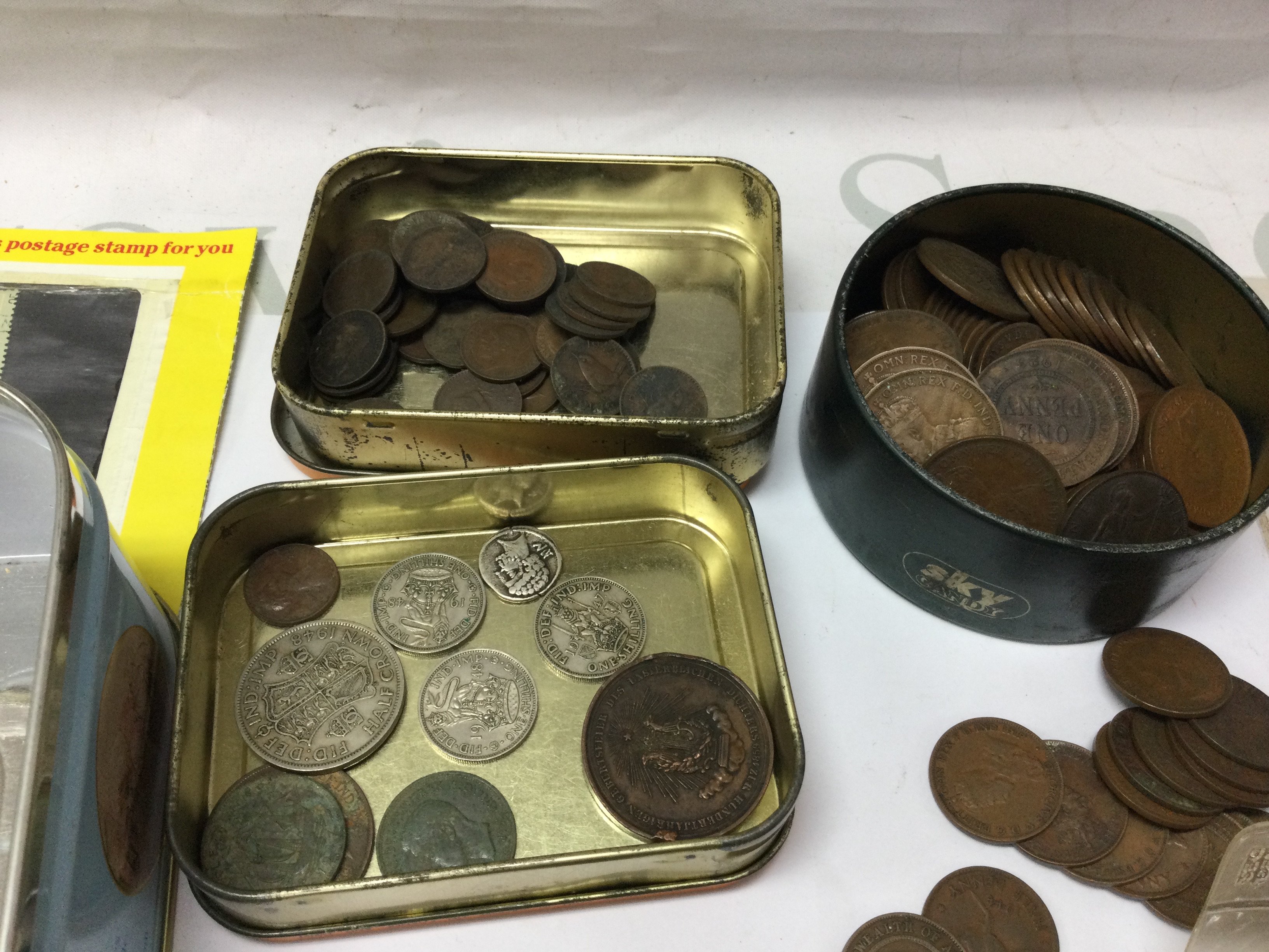 A mixed collection of British and commonwealth coinage. Postage B