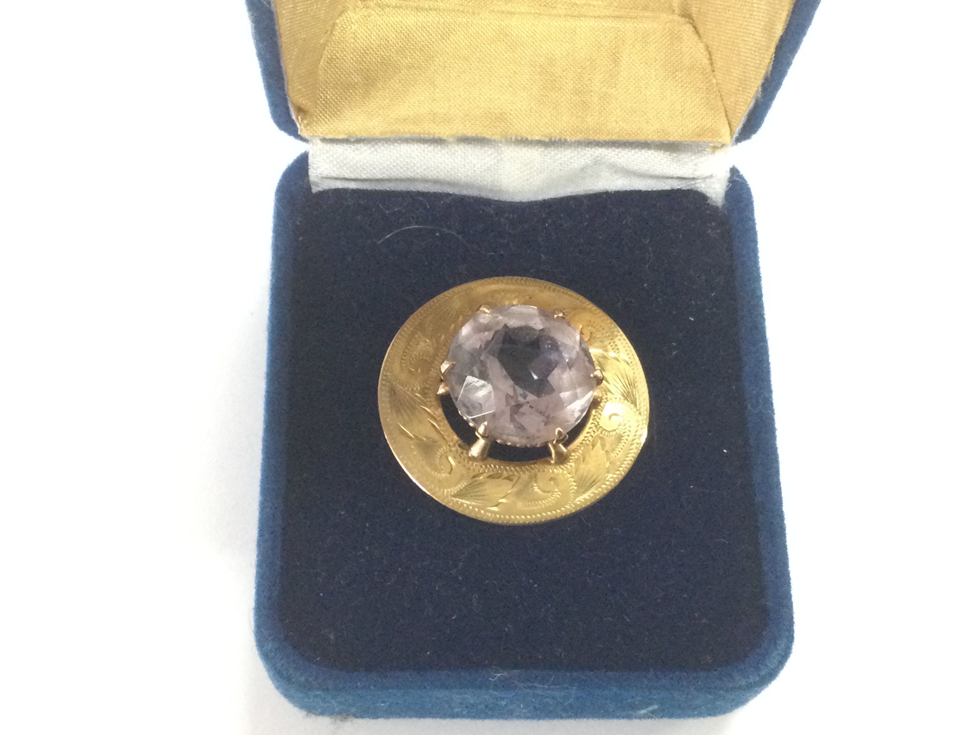 A 9ct gold and amethyst brooch, approx 4.6g. Shipping category A.