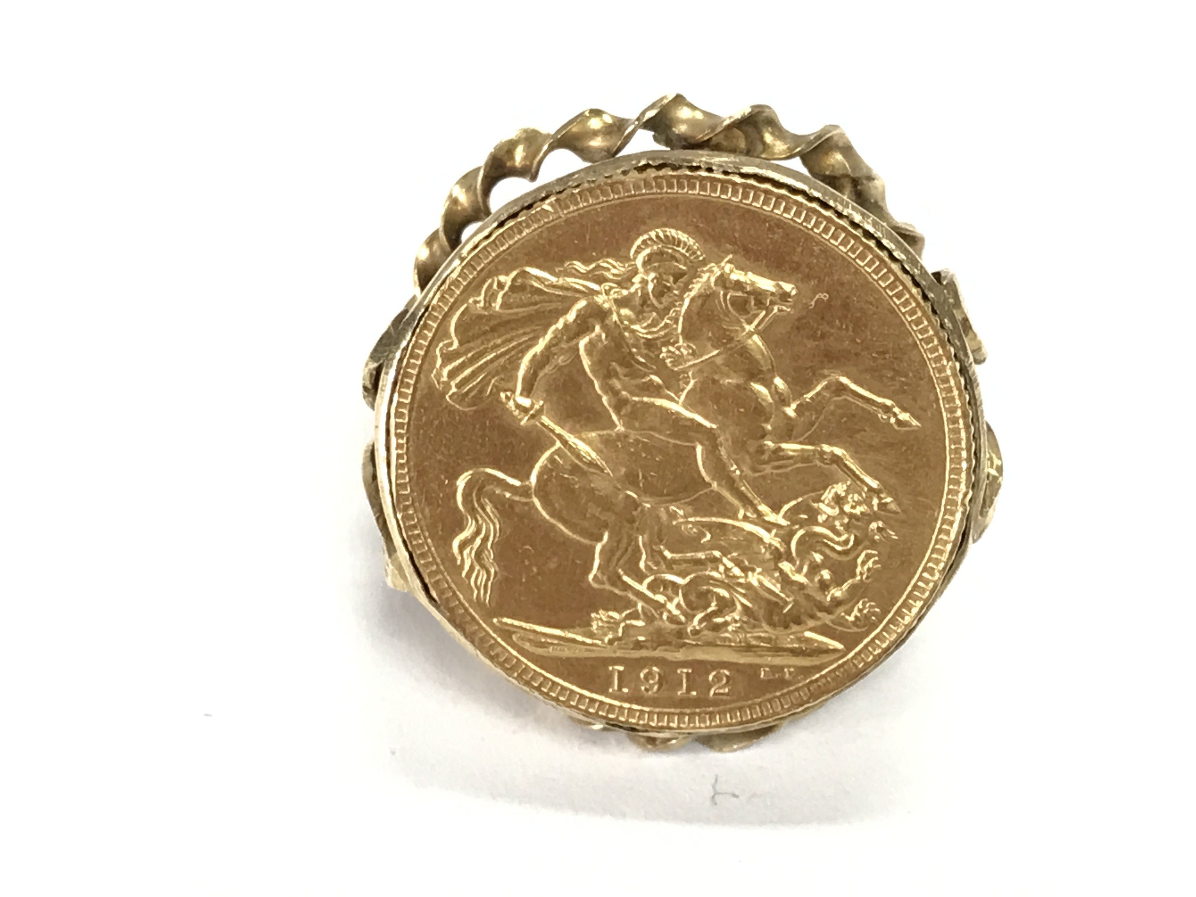 A 1912 full sovereign rings. Size M and 14.15g