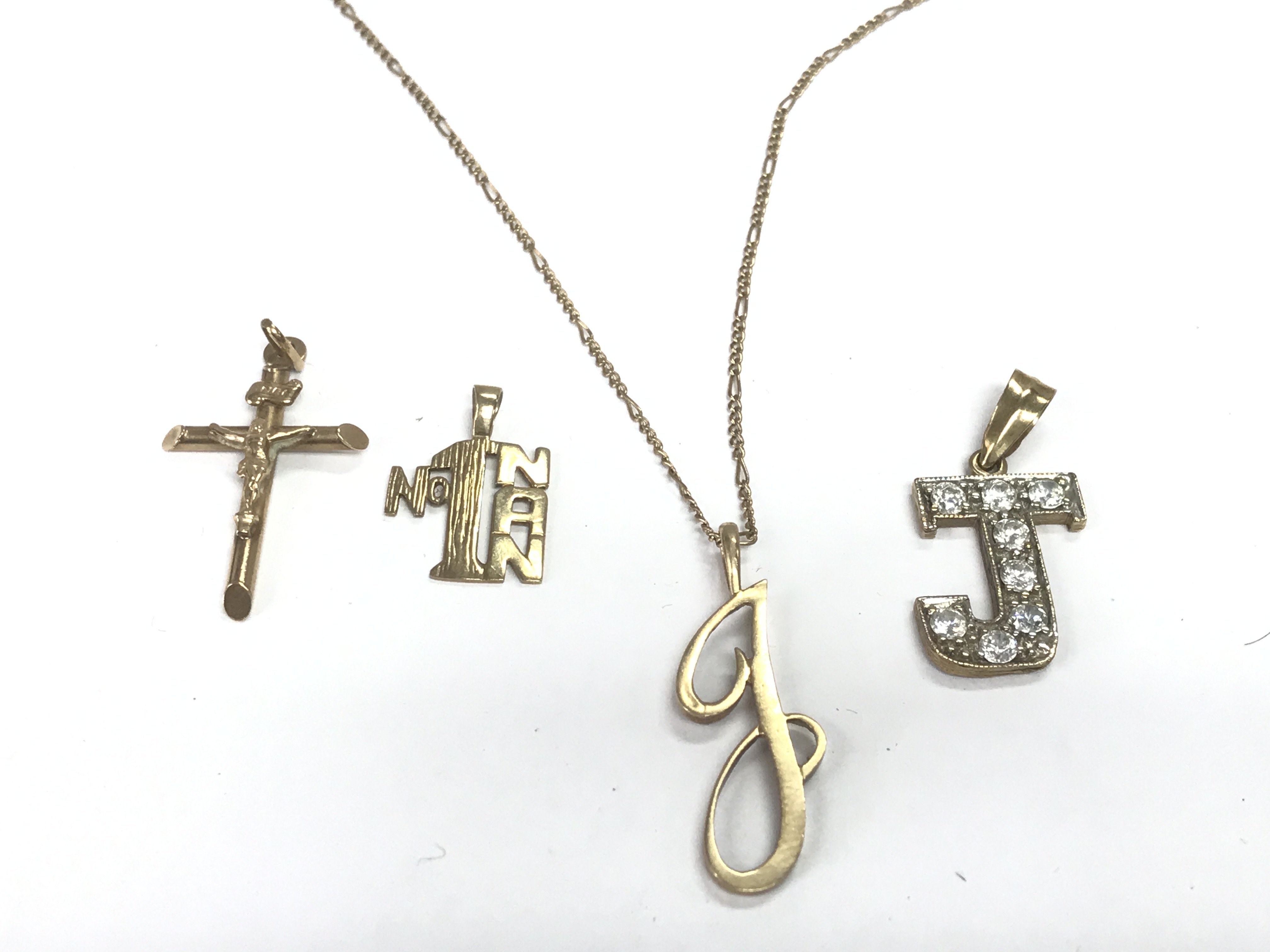 Three 9ct gold pendants and a 9ct gold chain with pendant attached. 6.74g