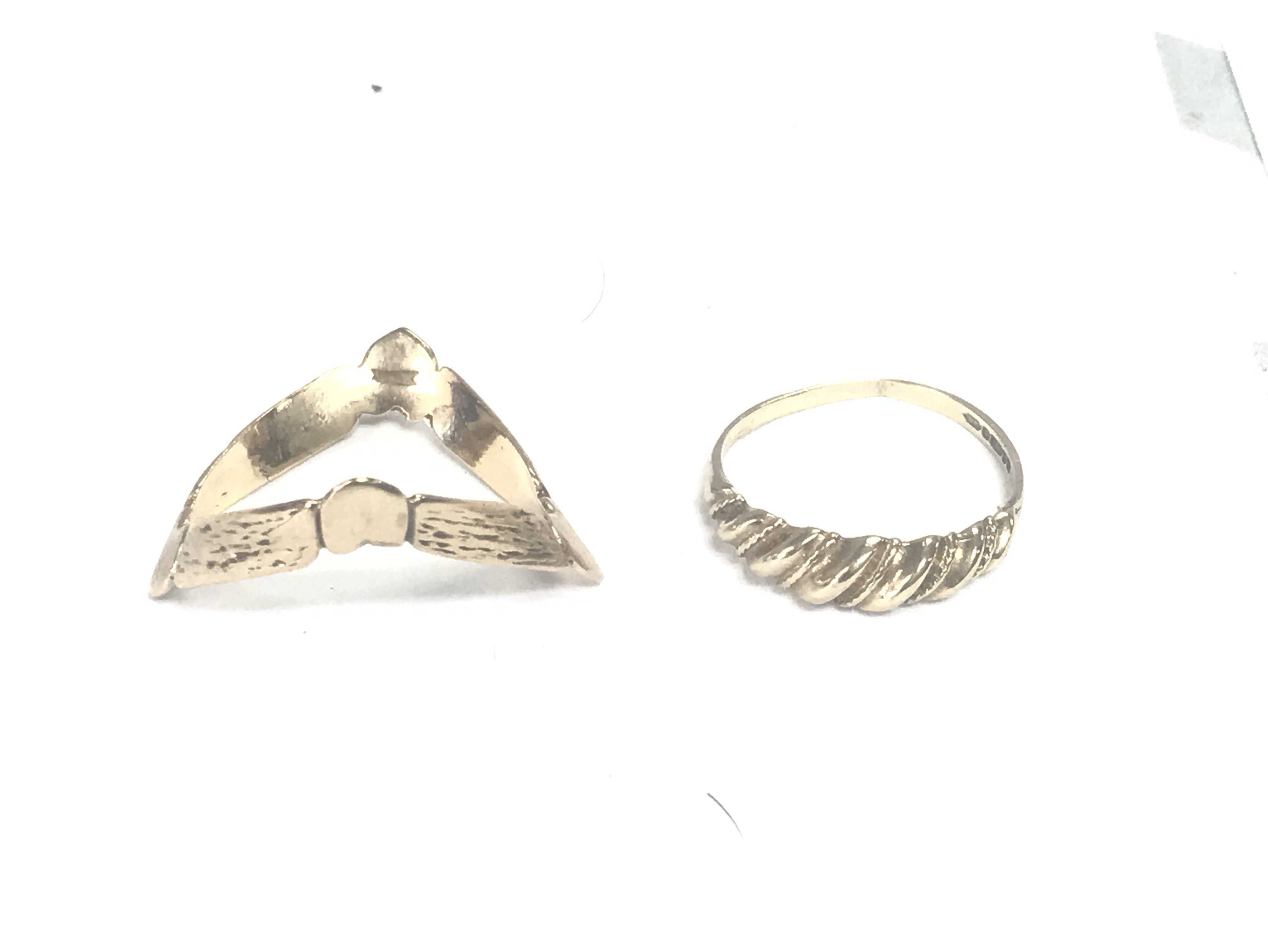 2 9ct gold rings, size k and q, 3.29g
