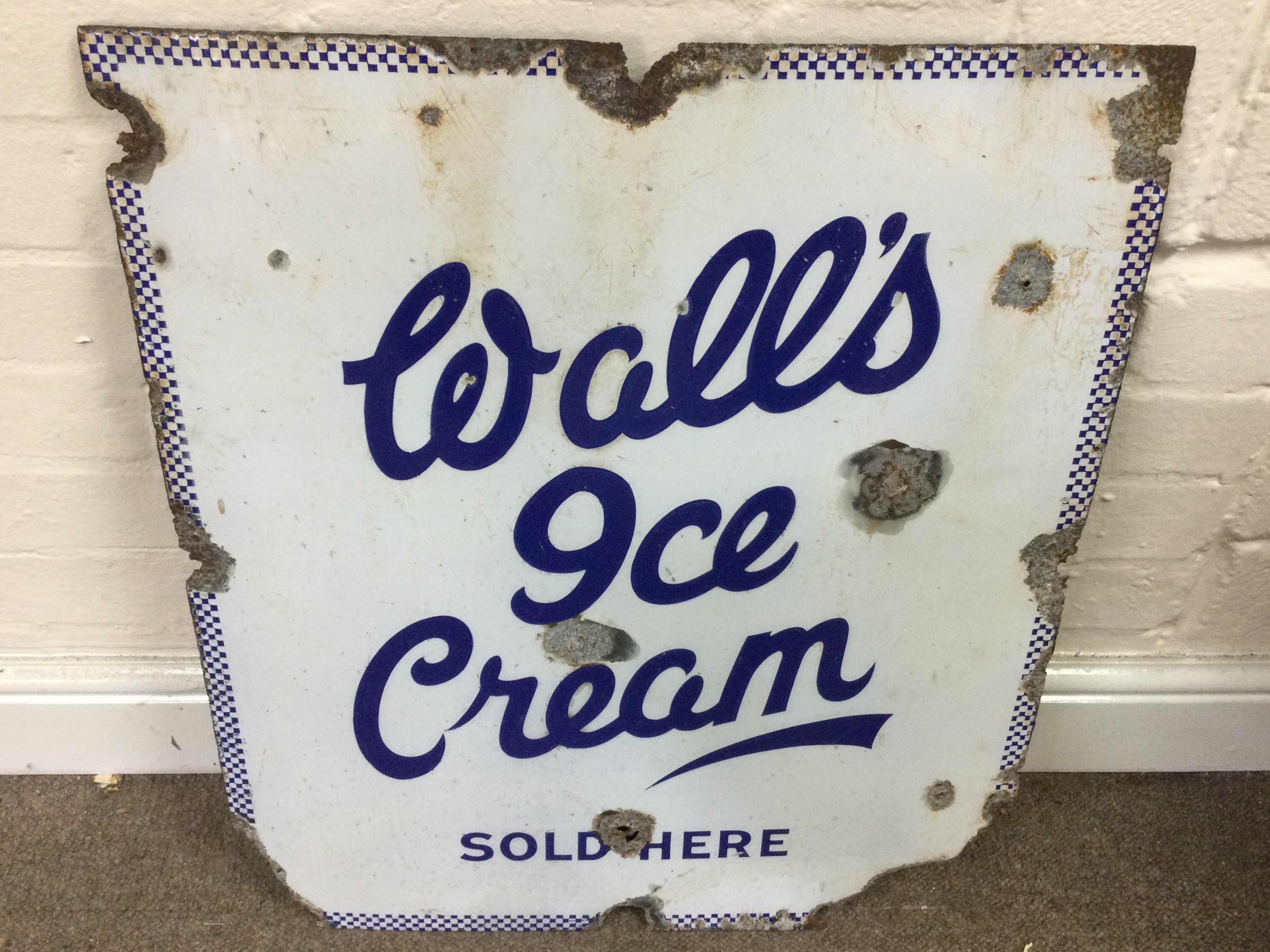 A walls I&rsquo;ve cream sold here sign 21 x 24 inches approximately