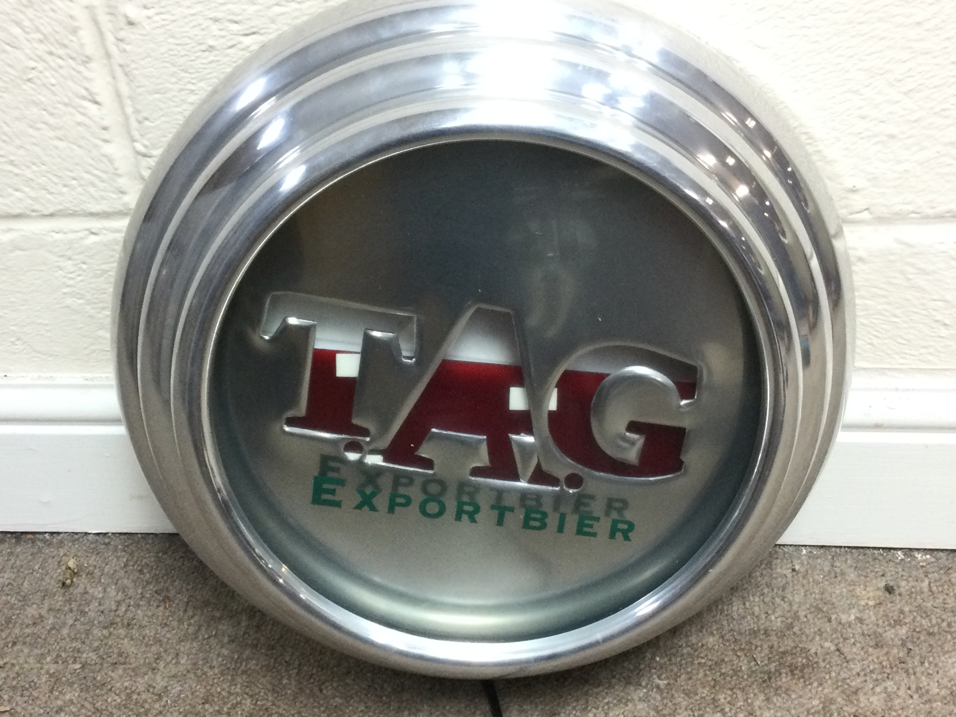 Vintage metal beer sign. Not seen working Approximately 16.5 inches diameter