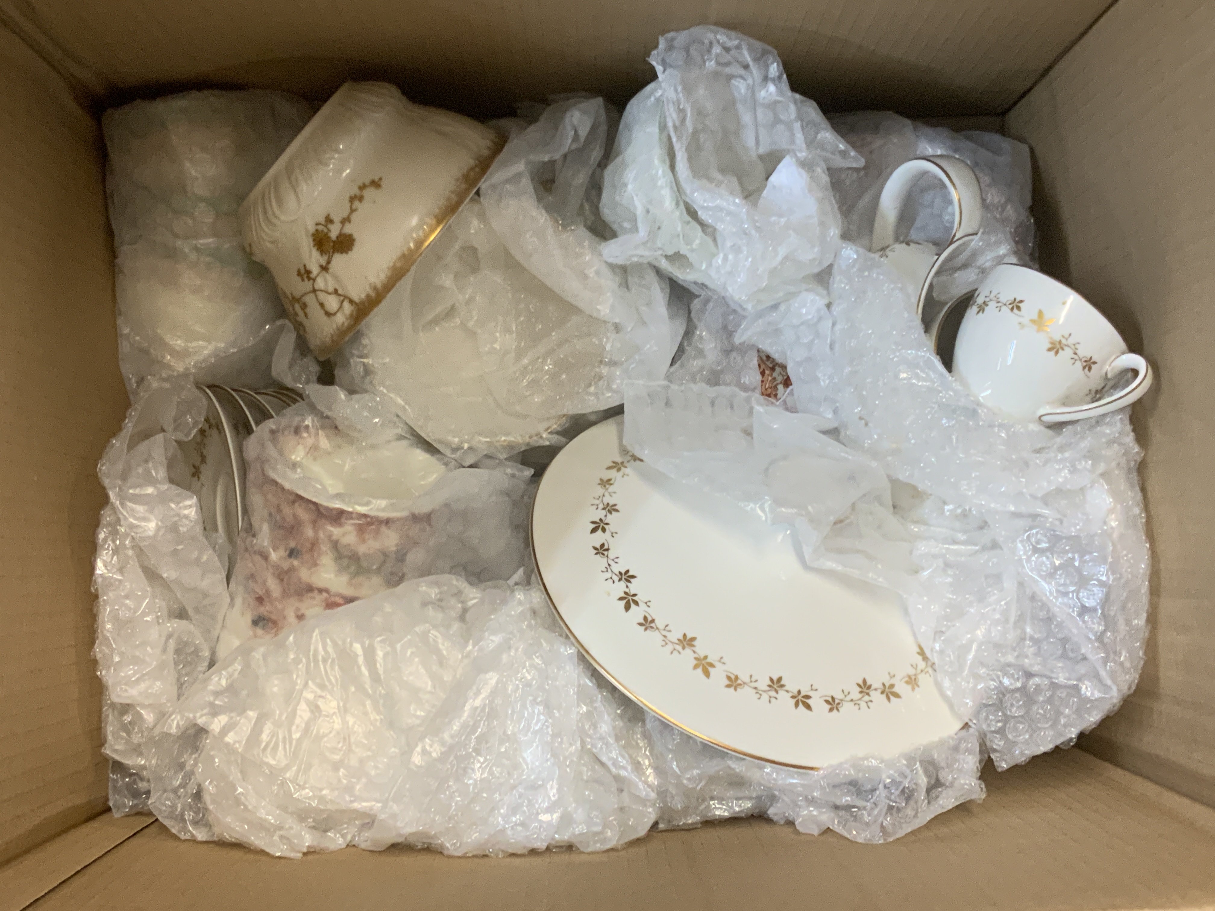 A collection of vintage ceramics. (2 boxes). NO RESERVE