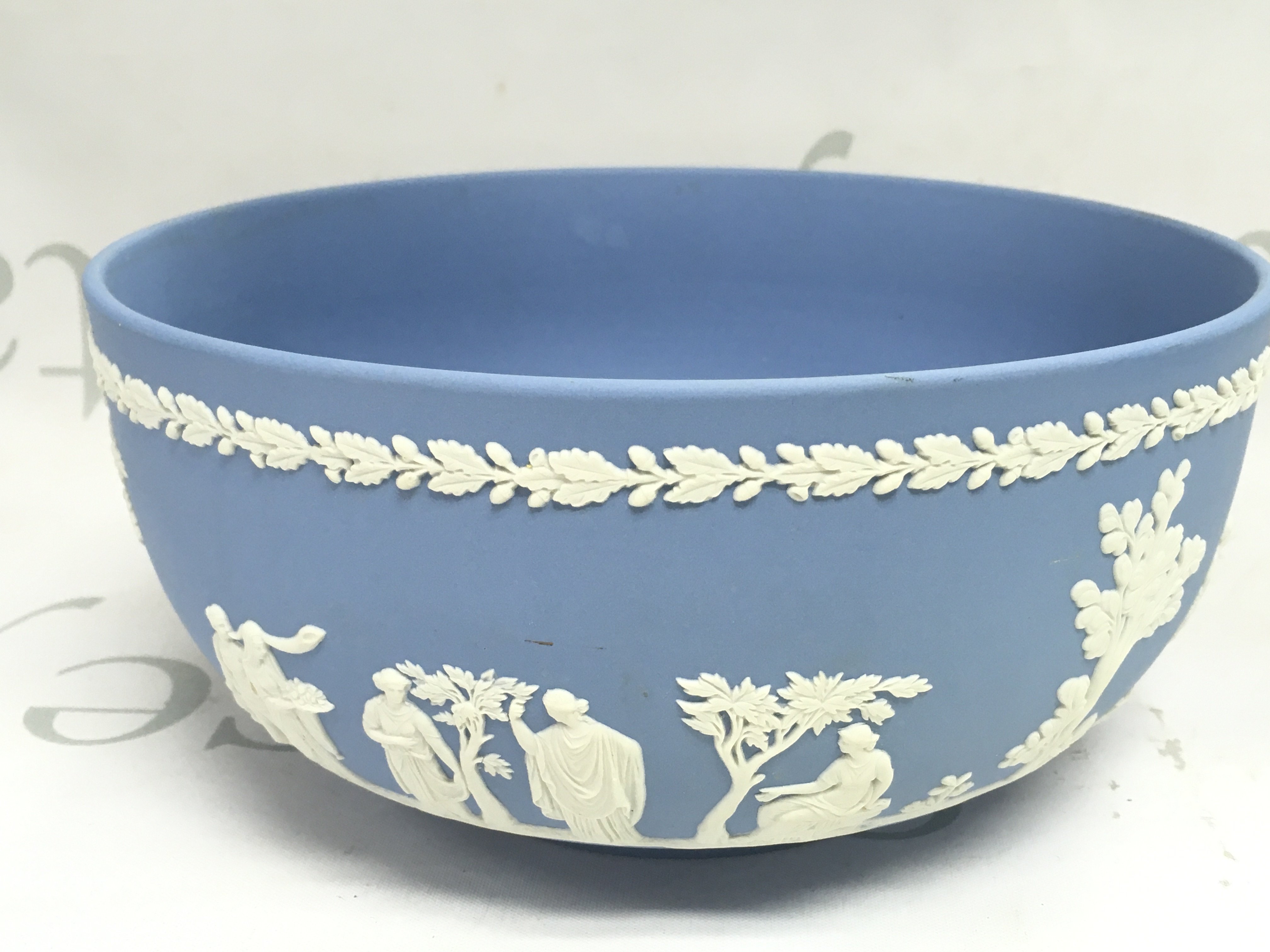 A Wedgewood Jasperware bowl, 20cm wide. This lot cannot be posted