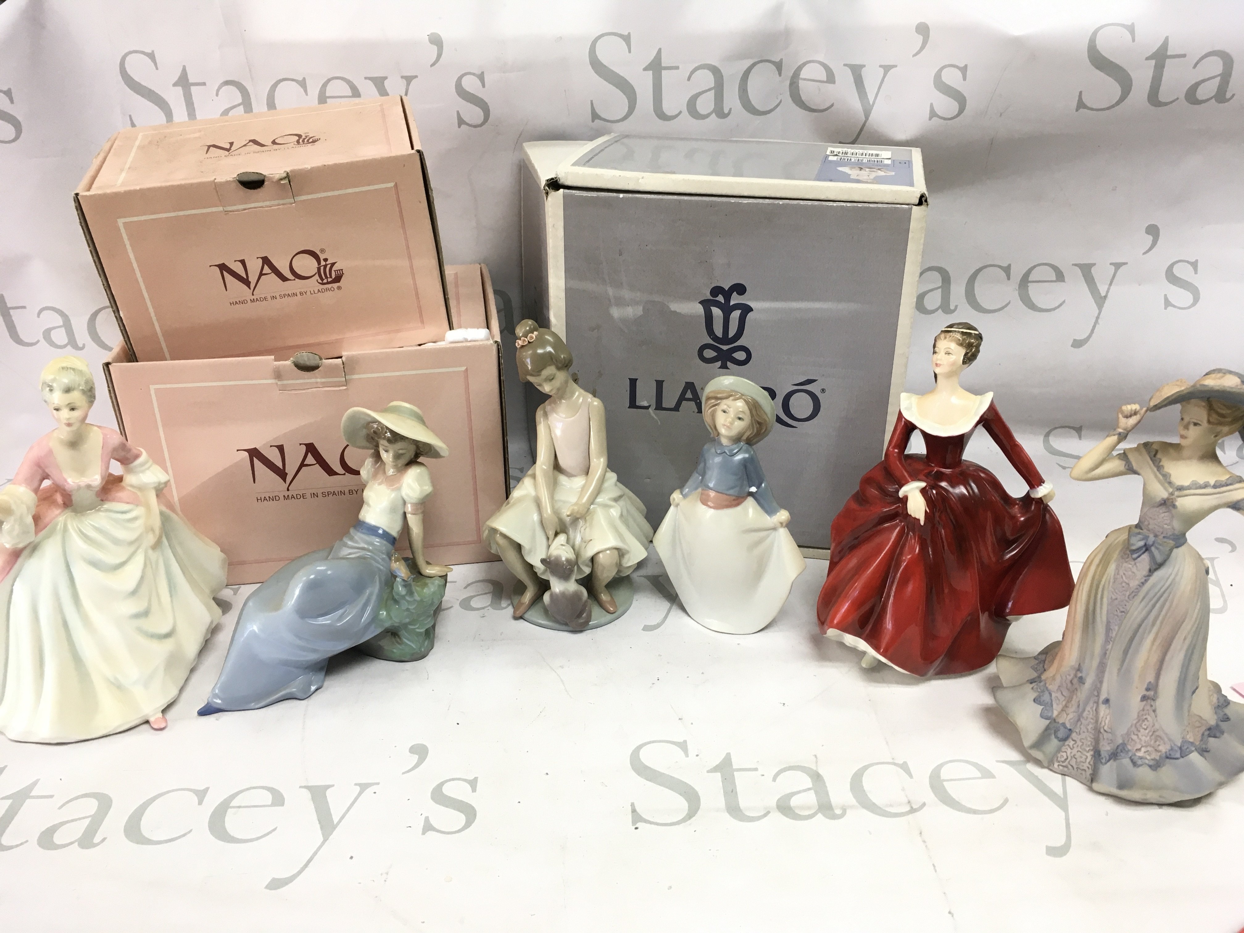 A collection of porcelain figures including Royal Doulton Diana, Nao, Lladro, Doulton Fragrance figure etc . Also including collectors plates from royal Worcester, Doulton etc This lot cannot be posted