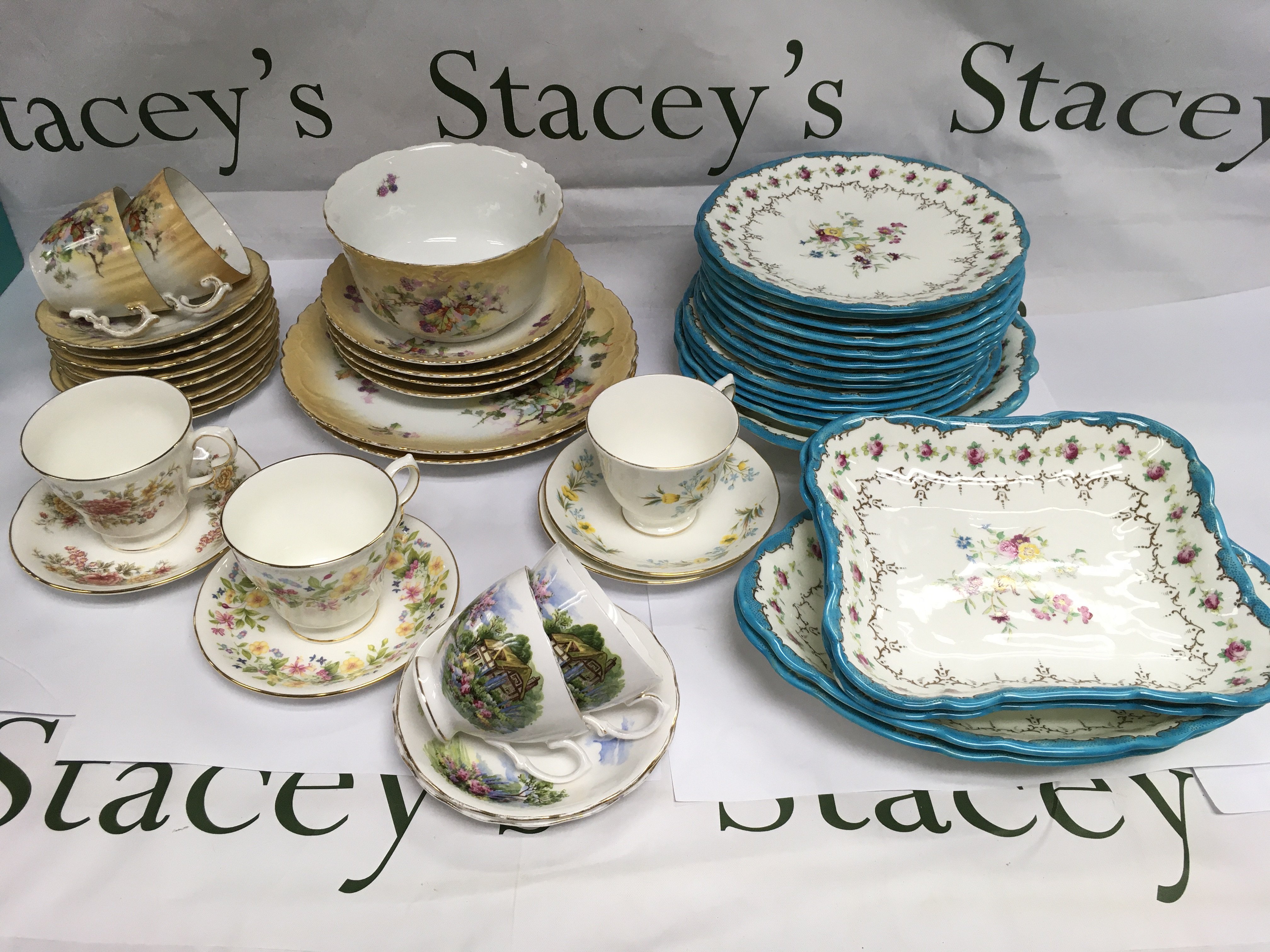 A Wedgwood dessert set and other tea ware. Shipping category D.