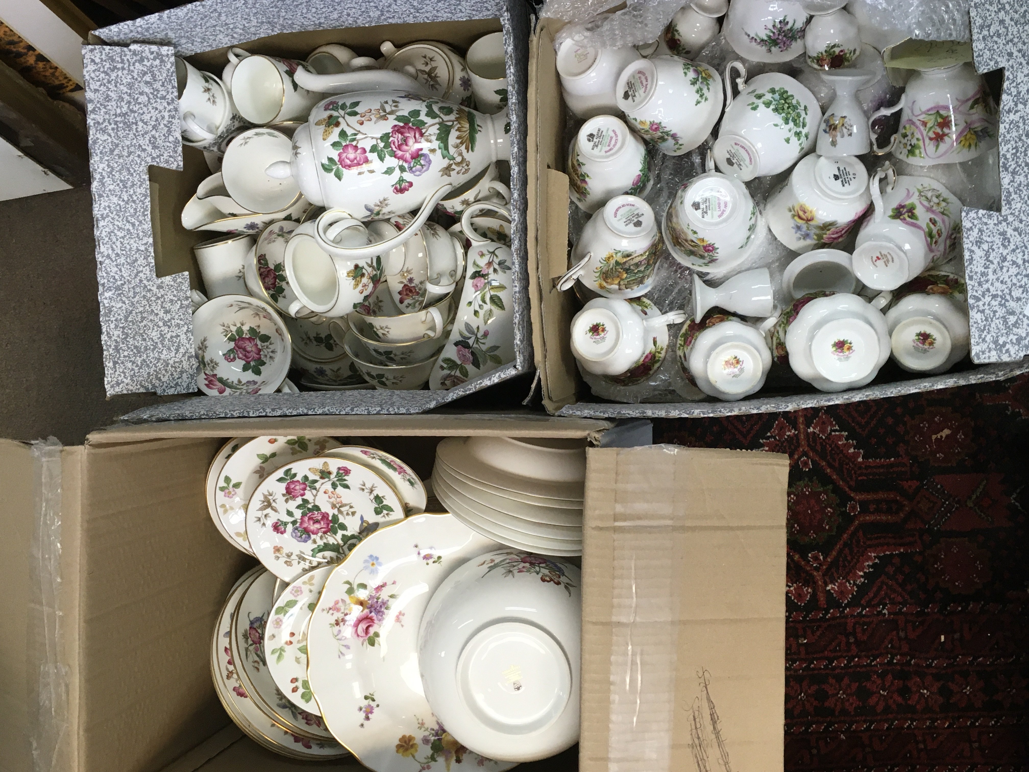 A large Collection of tea set pieces including Royal Albert Hope and Glory, Worcester , Wedgwood Charnwood , other Wedgwood Evesham and other designs etc. This lot cannot be posted