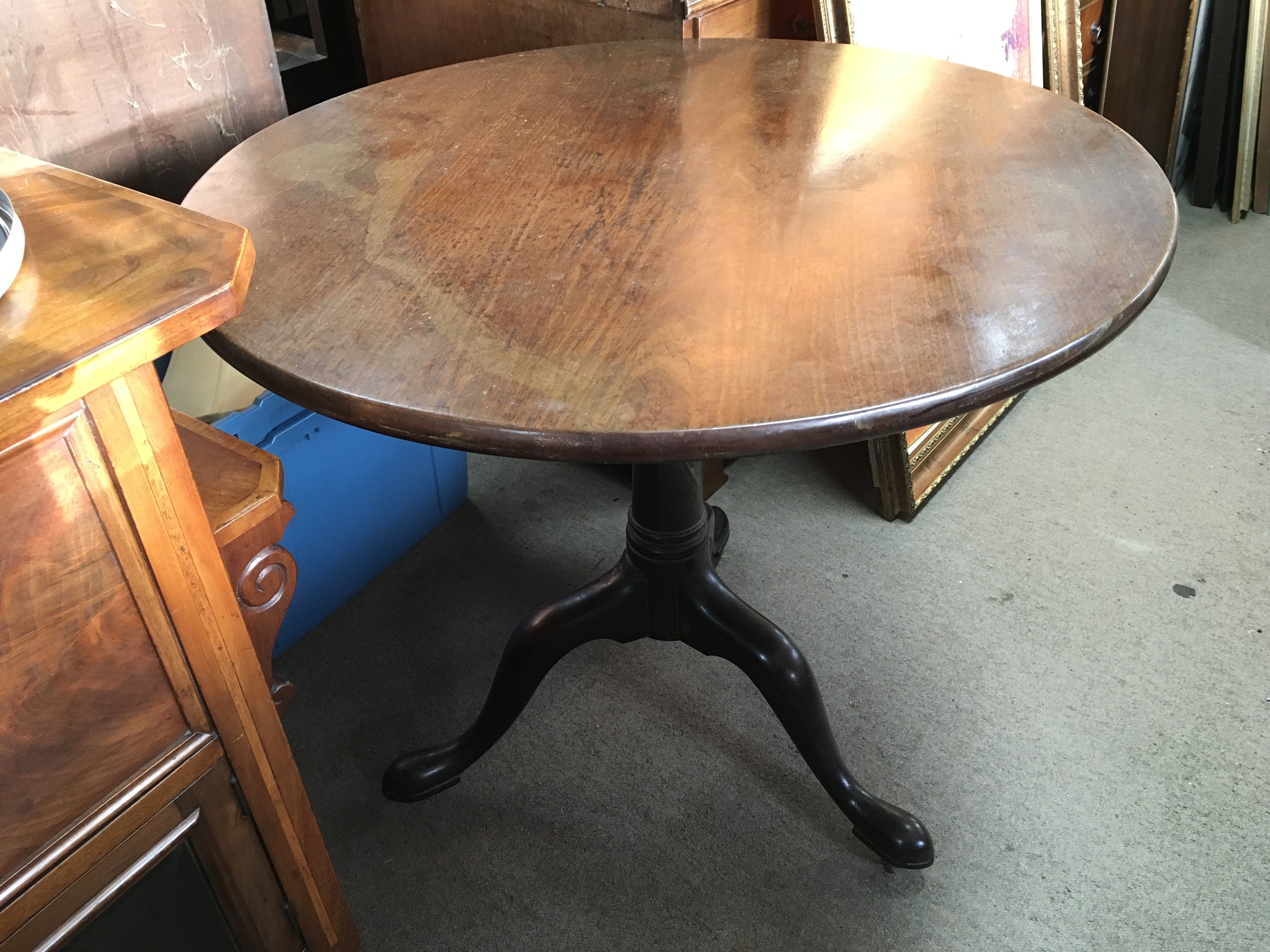 A George III tripod table 74cm tall 83cm wide