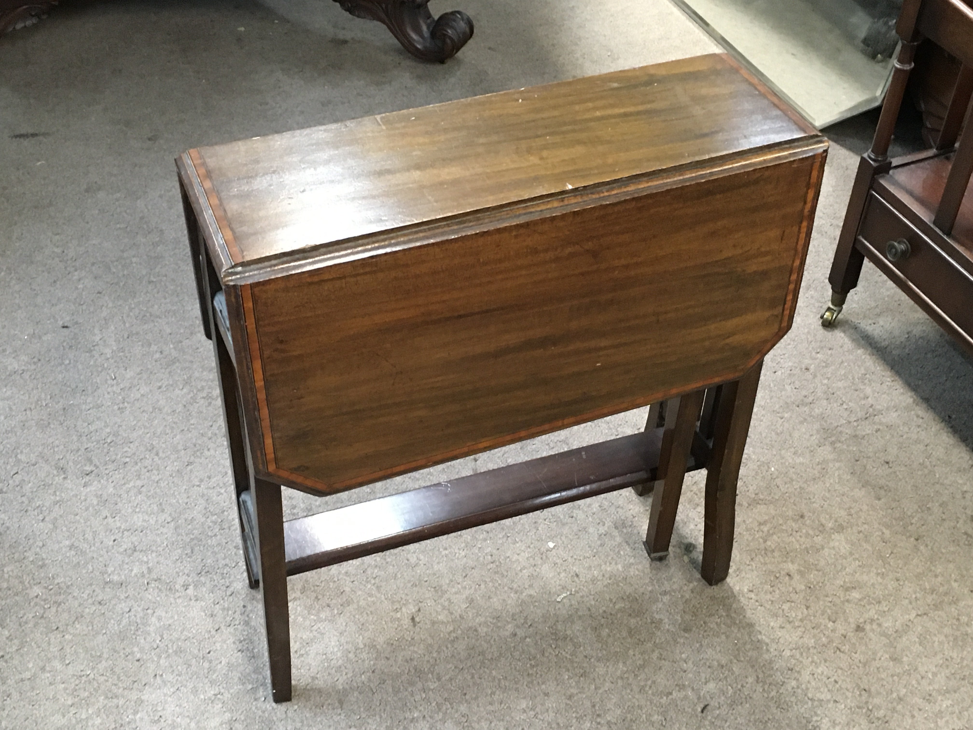 A small Edwardian Sutherland table, 55cm tall, 50cm wide