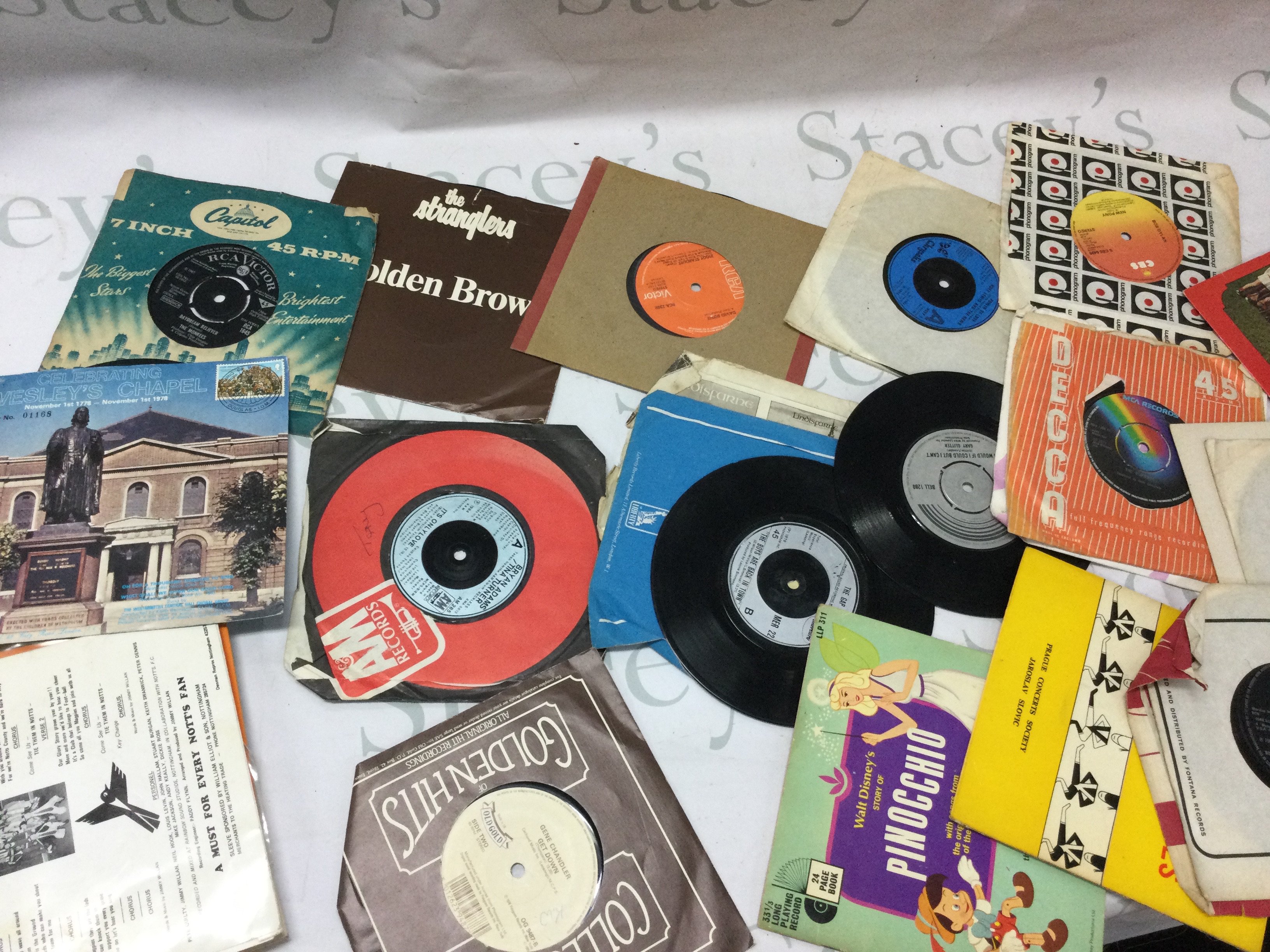 A collection of vinyl records LPS including the Eagles, Dire Straits, U2 etc and singles by Bowie, The Stranglers etc. NO RESERVE