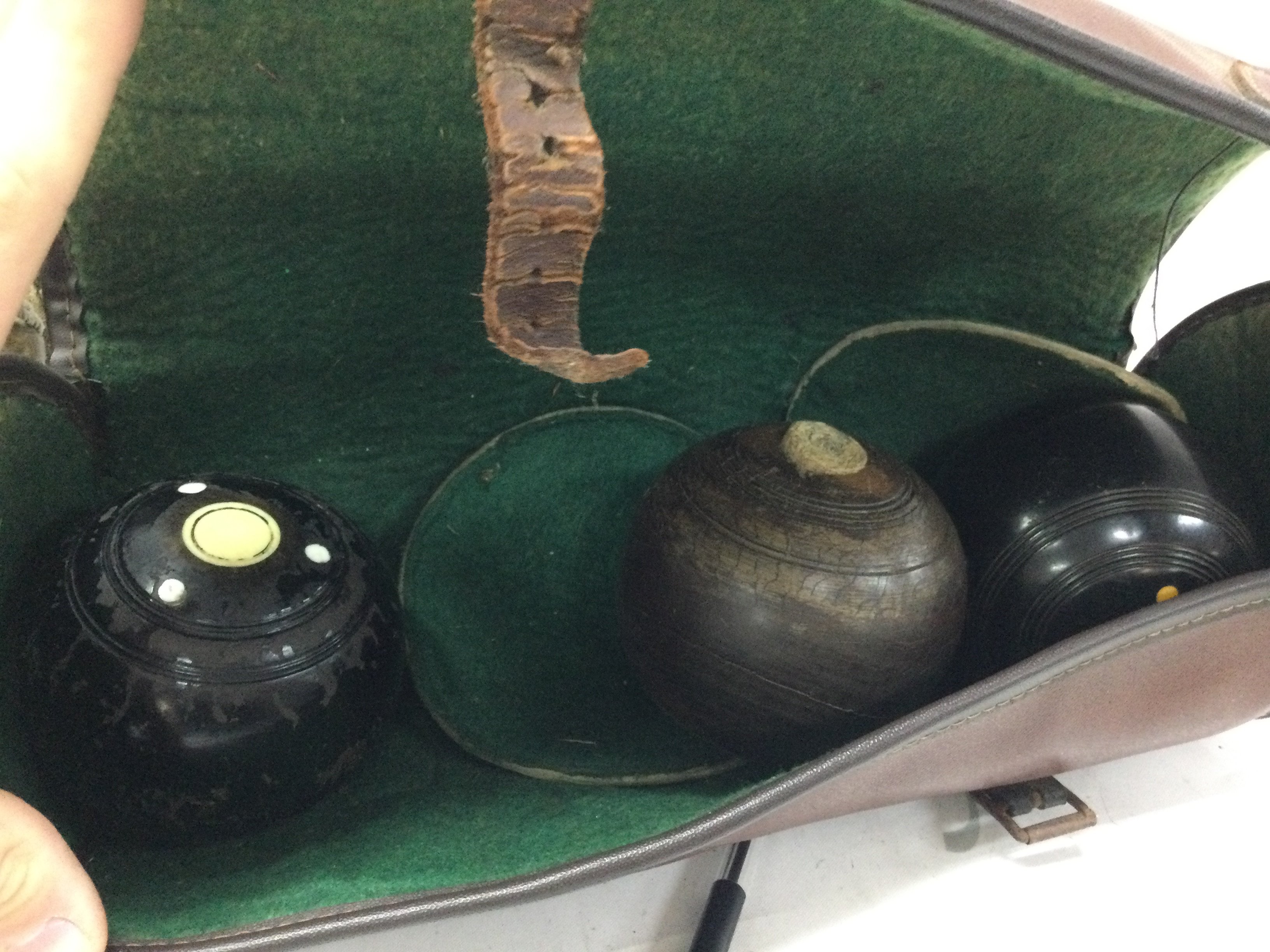 A set of three vintage bowls in leather case, cricket bat and a set of three very early leather golf club heads covers no 2,3,4 .this lot cannot be posted. NO RESERVE