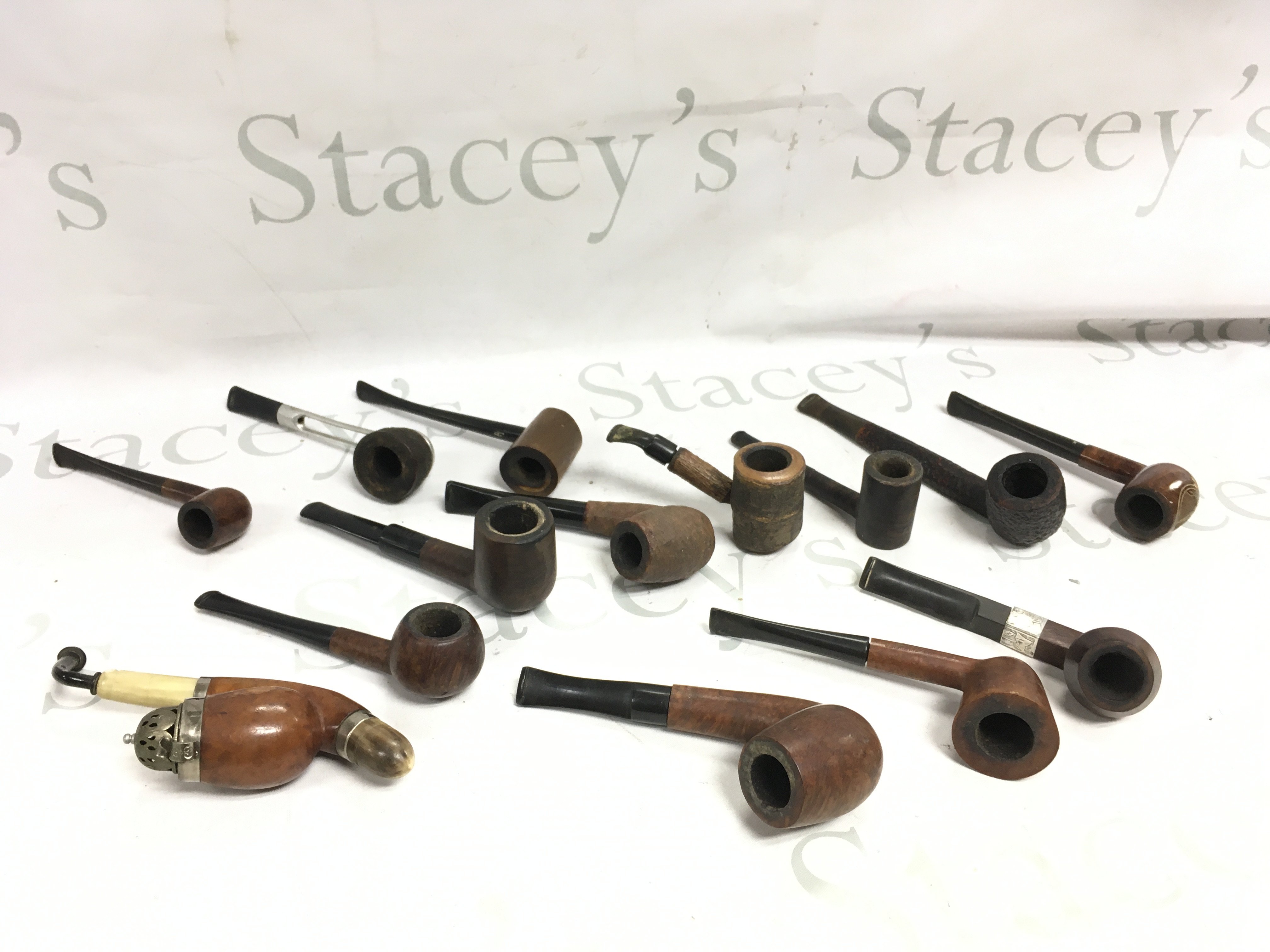 Fourteen vintage smoking pipes, various makes . Postage catB