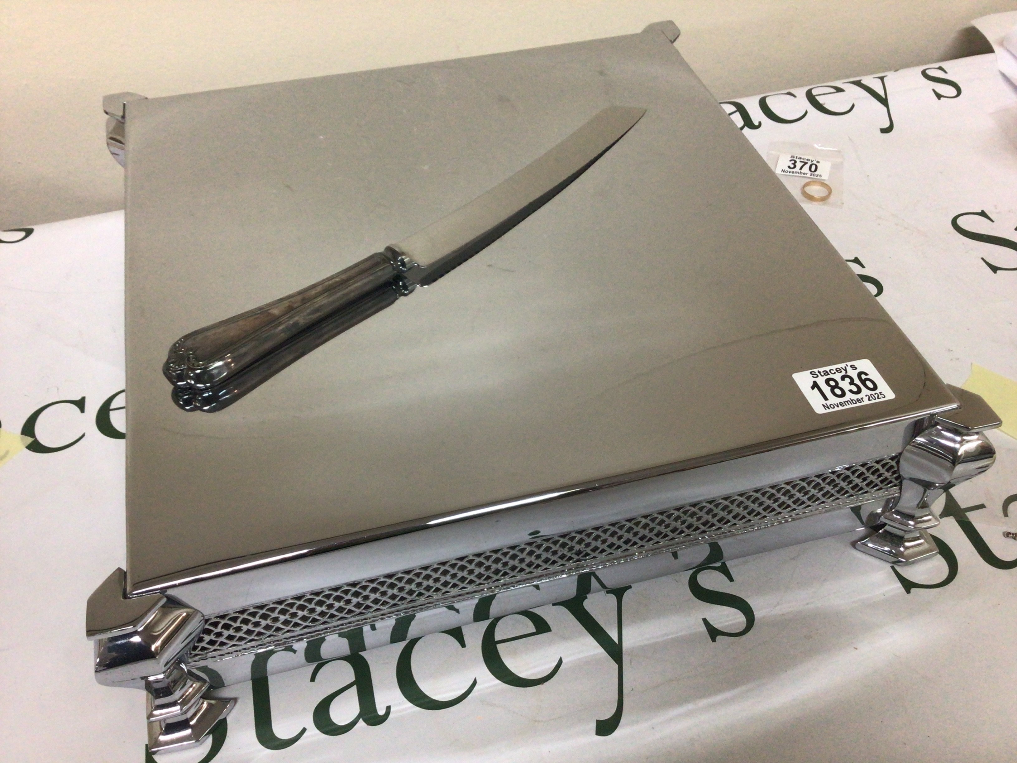 A Chrome finish Wedding cake stand with knife 36x36cm