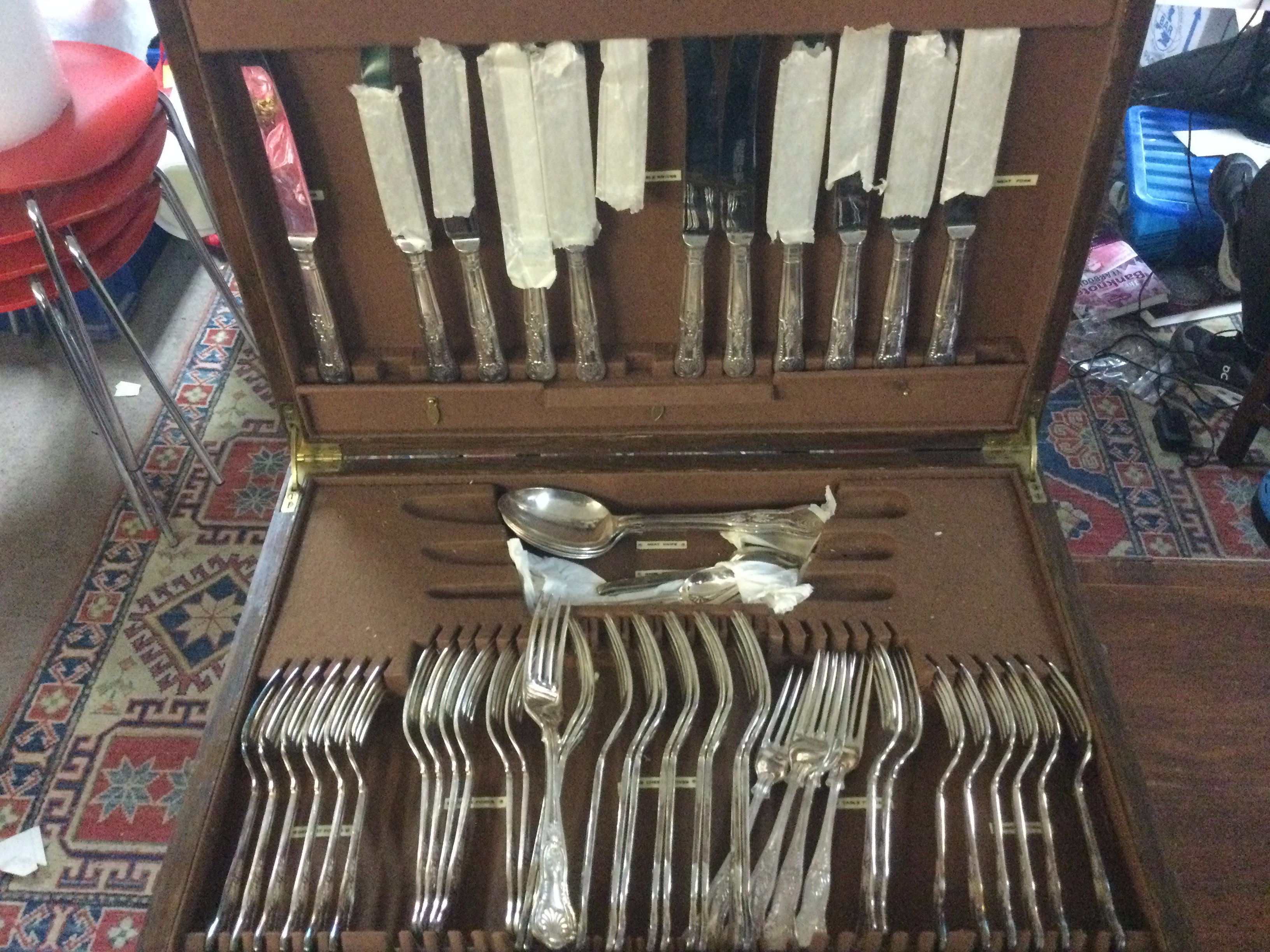 An oak cased kings pattern silver plated cutlery set case 52cm wide 20cm tall approximately