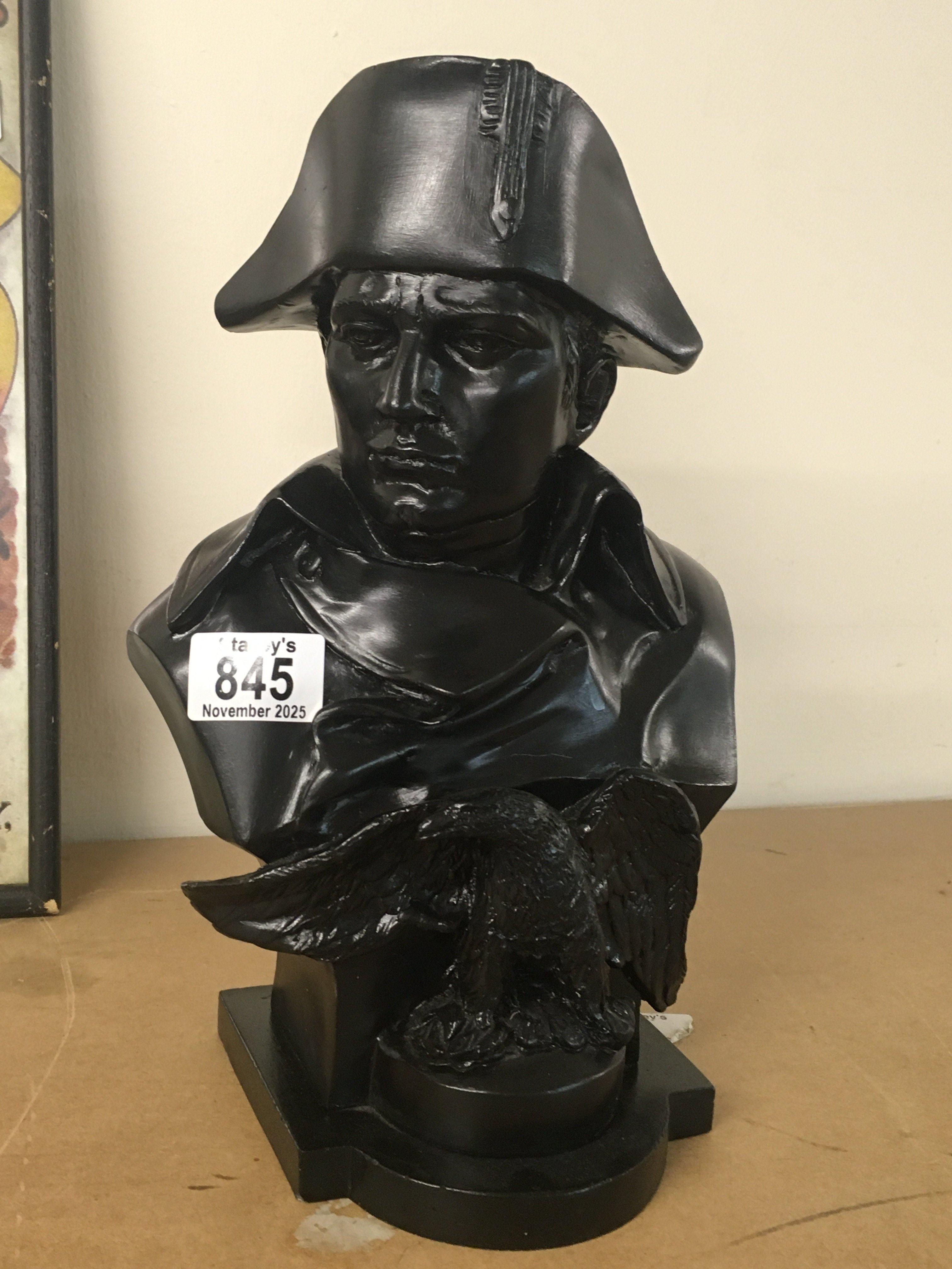 A bronzed figure of Napoleon 32 cm .