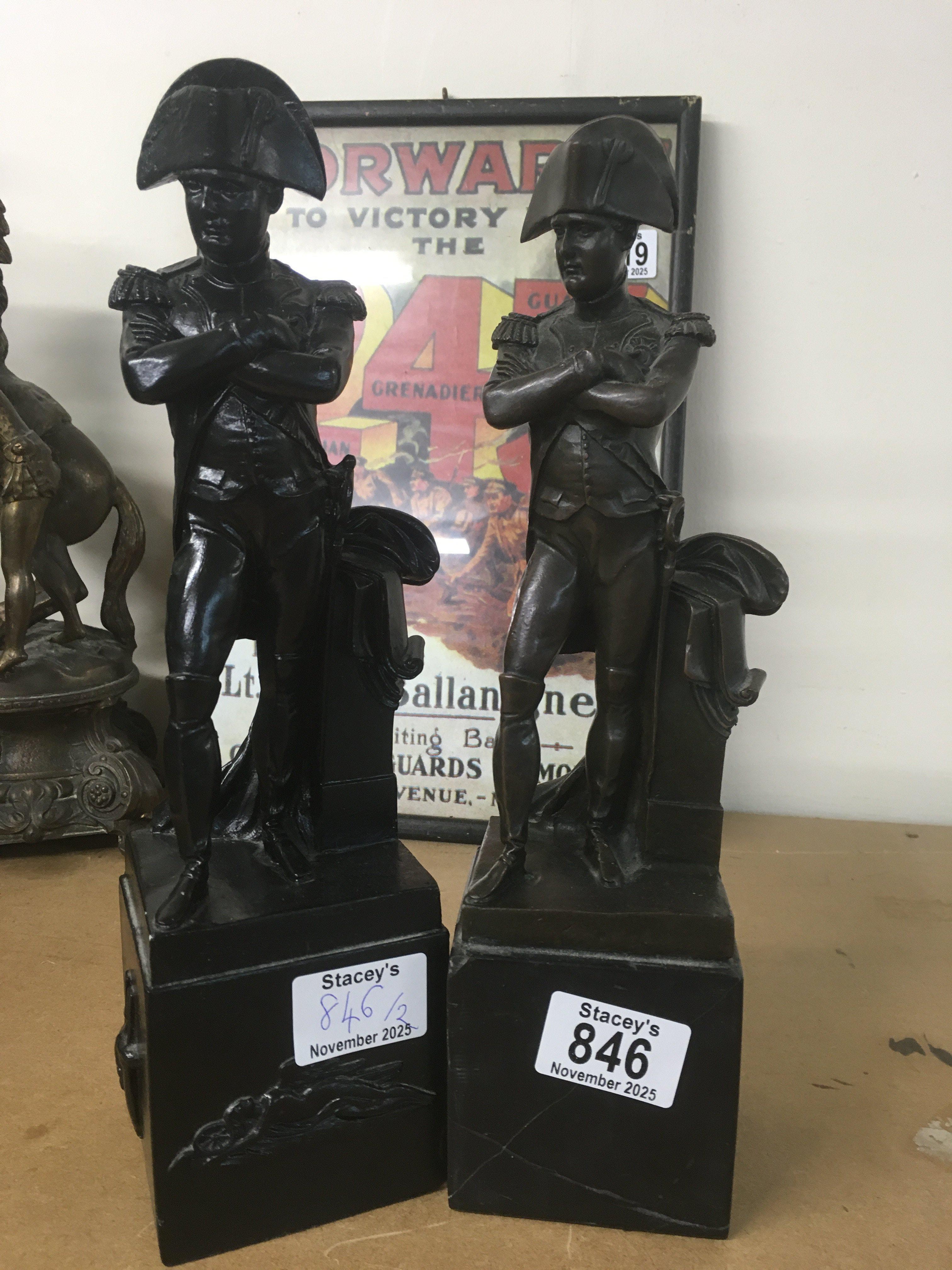 Two bronzed figures In the form 30 cm .
