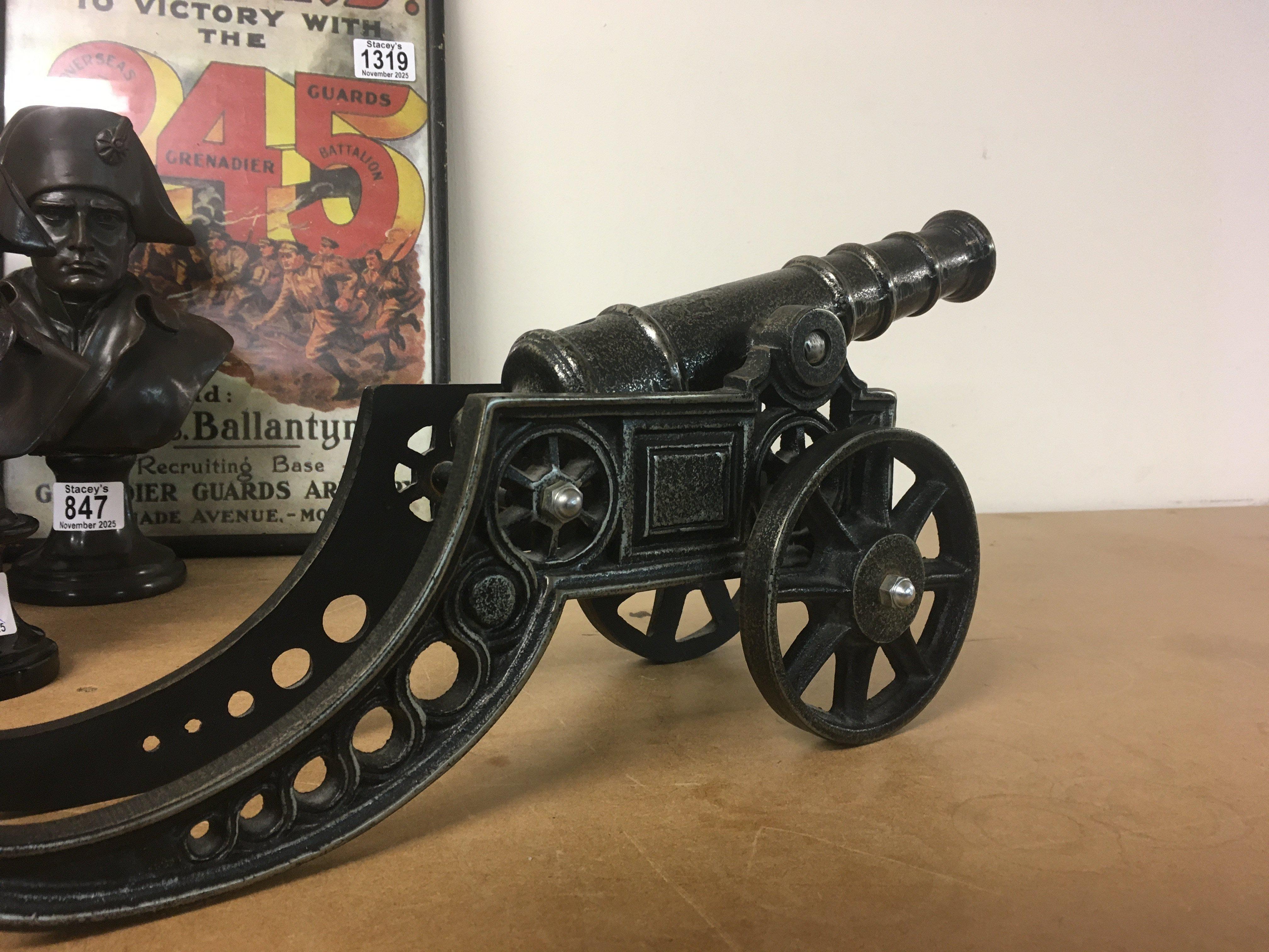 A cast iron model of a canon. 36 cm .