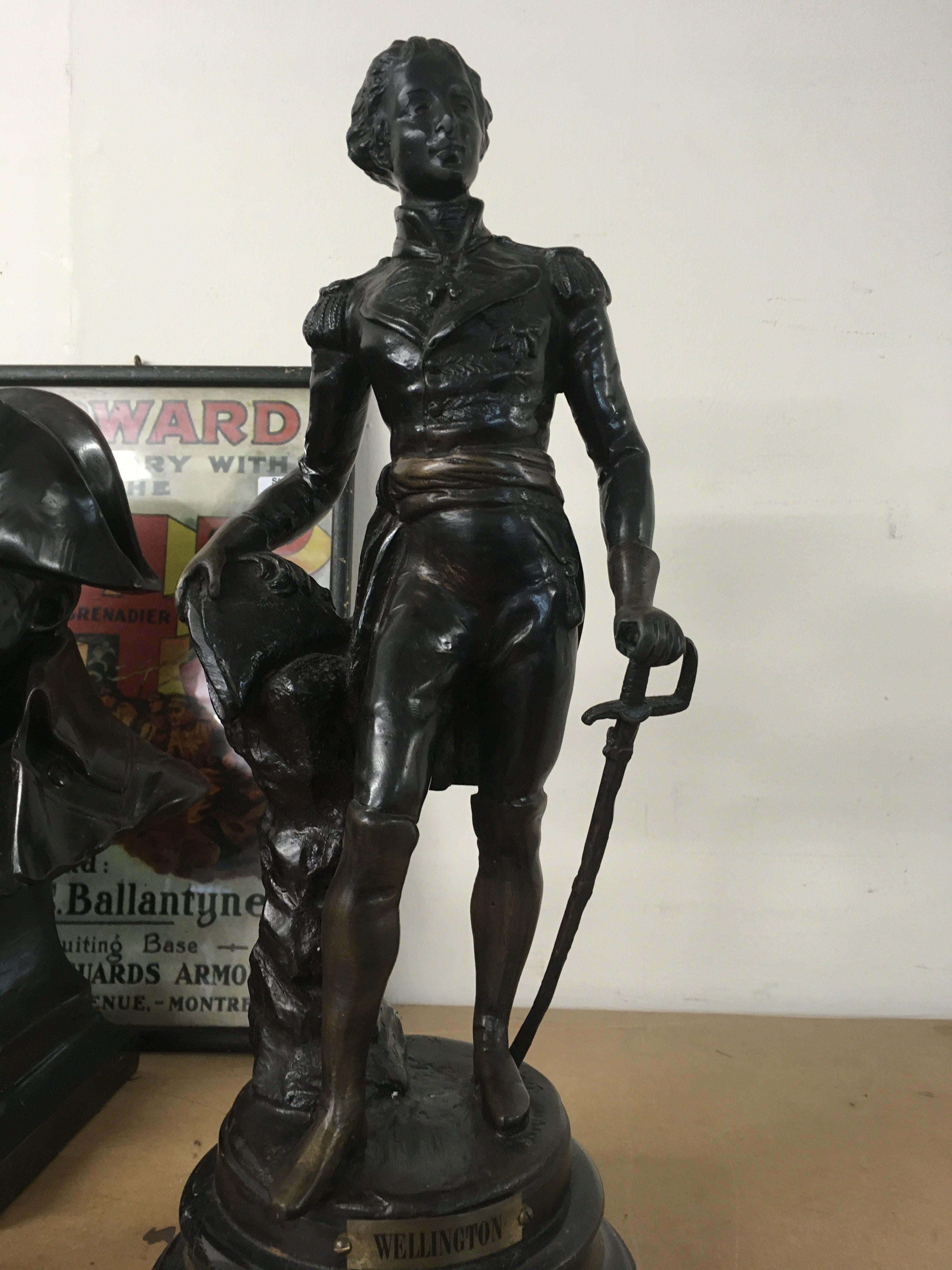 A bronzed figure in the form of Wellington on a marble base .44 cm