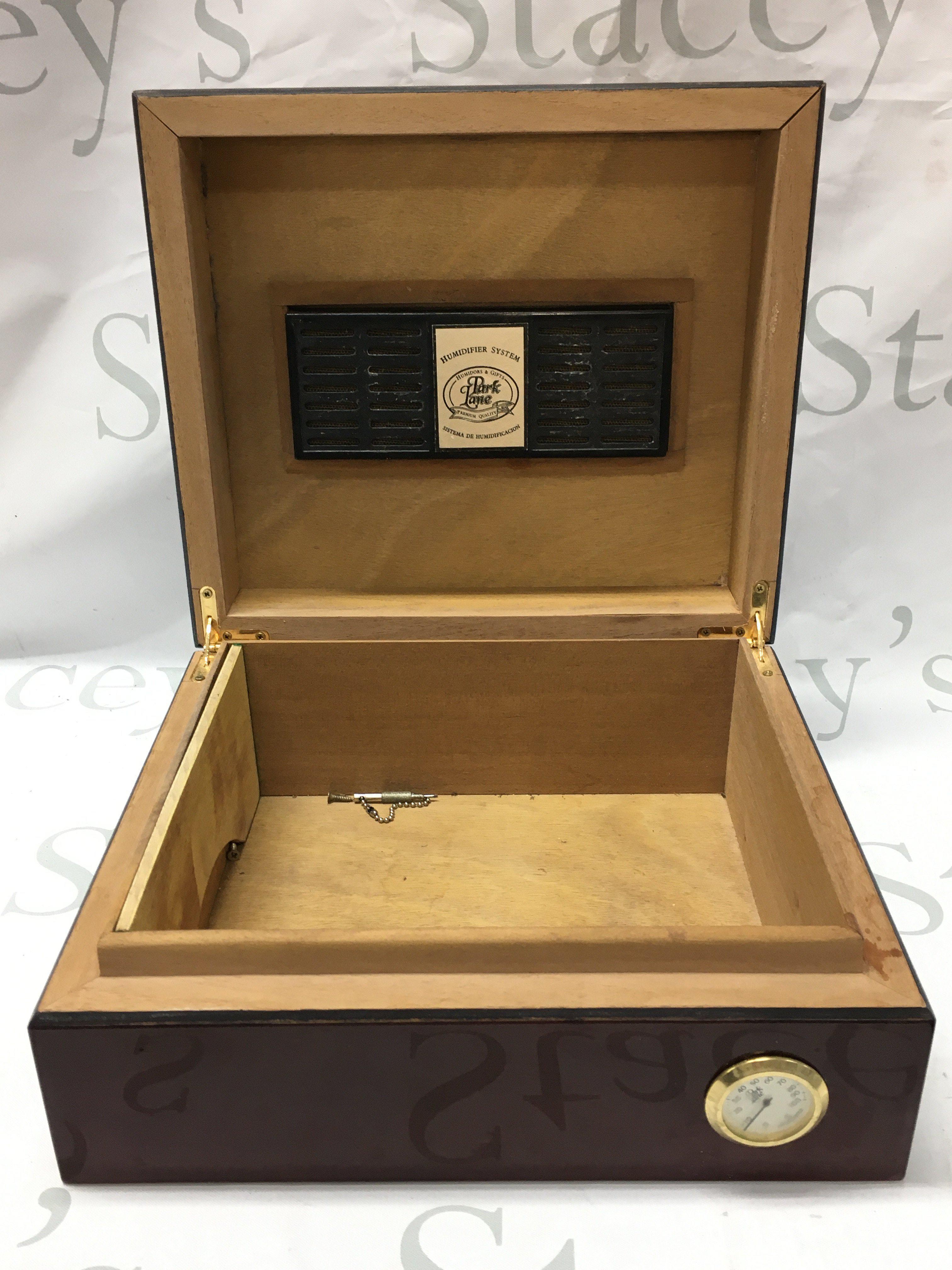 A modern cigar Thermidor , Park Lane Humidifier system 27cm wide 12cm tall 24cm deep.