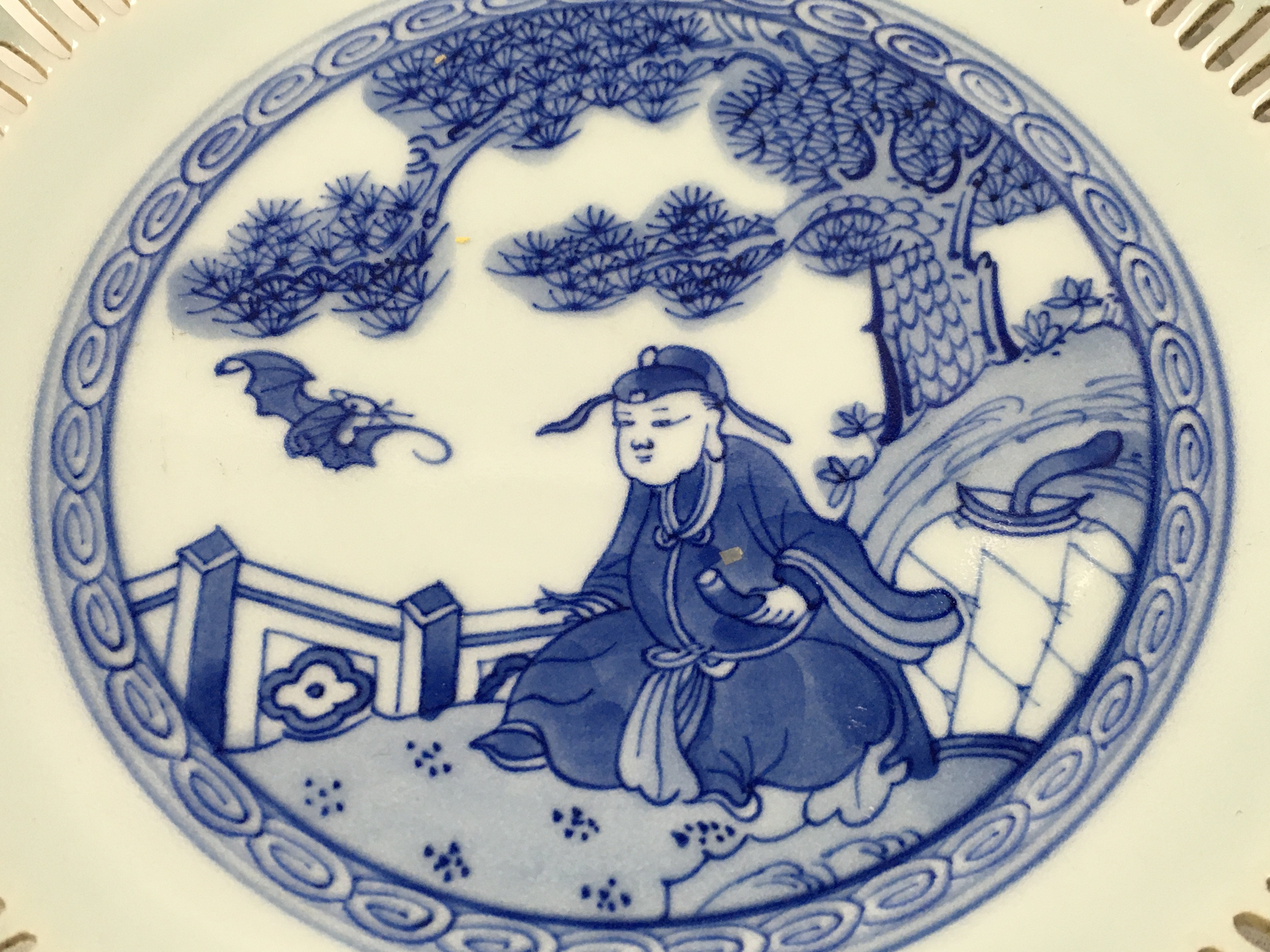 A large Chinese blue and white dish , 26cm wide. This lot cannot be posted- NO RESERVE