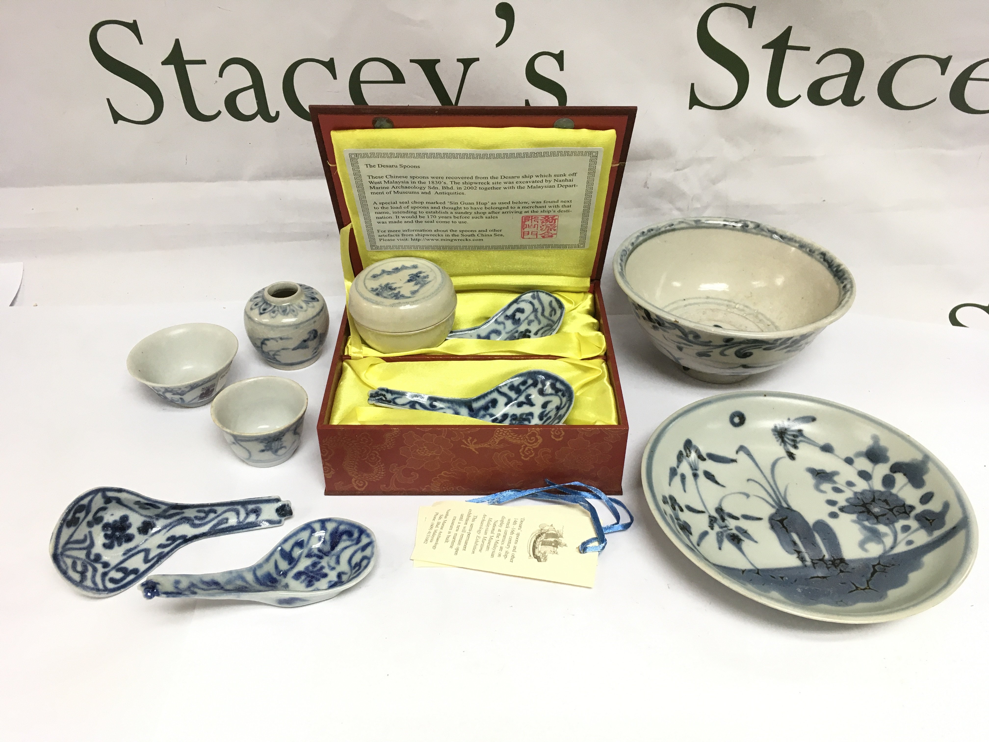 A collection of Tek Sing and other blue and white shipwreck finds including Desaru spoons, tea bowls, dishes etc. Comes with a book and a catalogue about South East Asian shipwrecks and their cargo. Shipping category D.