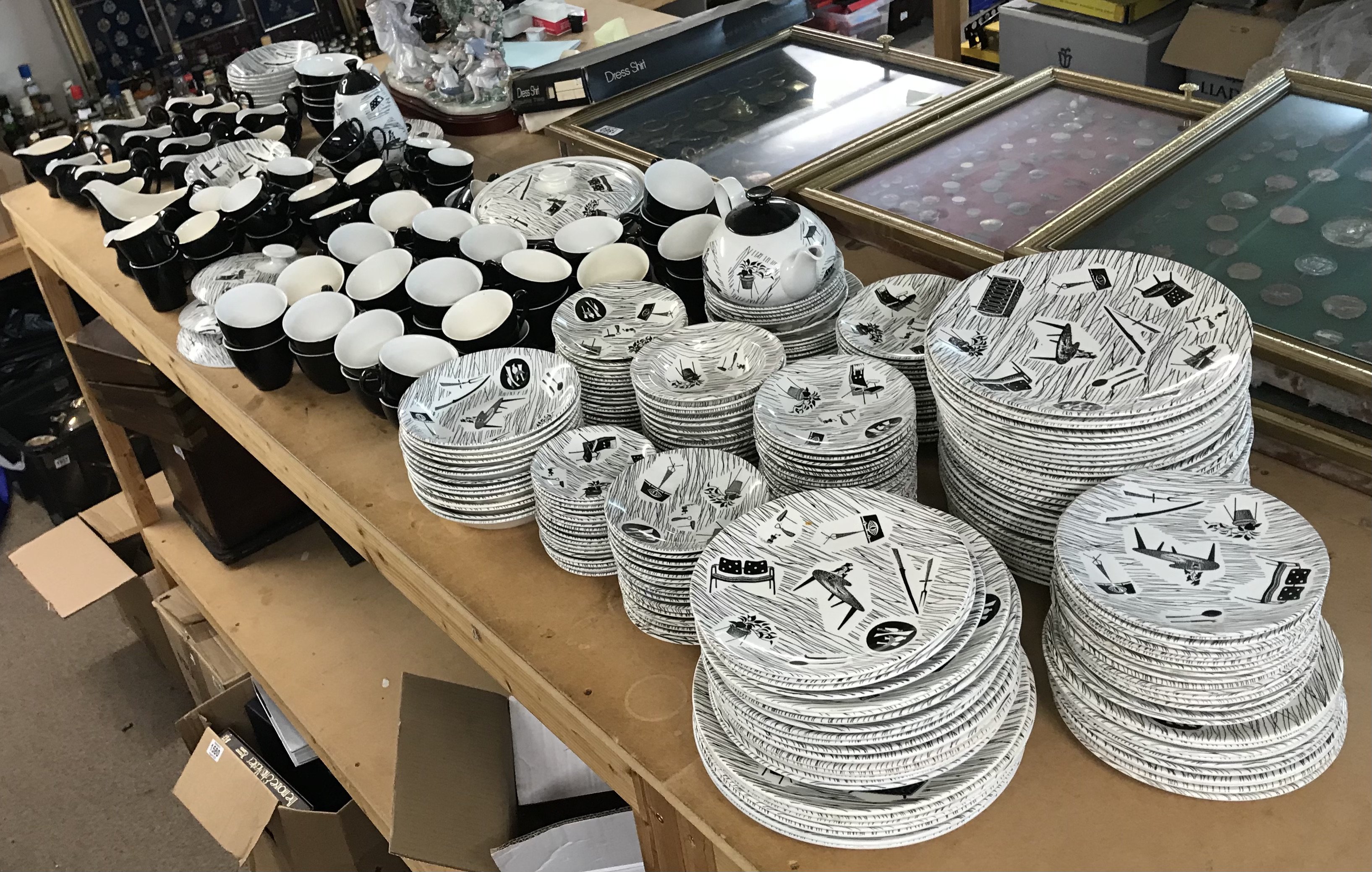 An extensive collection of Homemaker Ridgway potteries made in Staffordshire dinner set including plates , bowls, cups, teapots etc. this lot cannot be posted