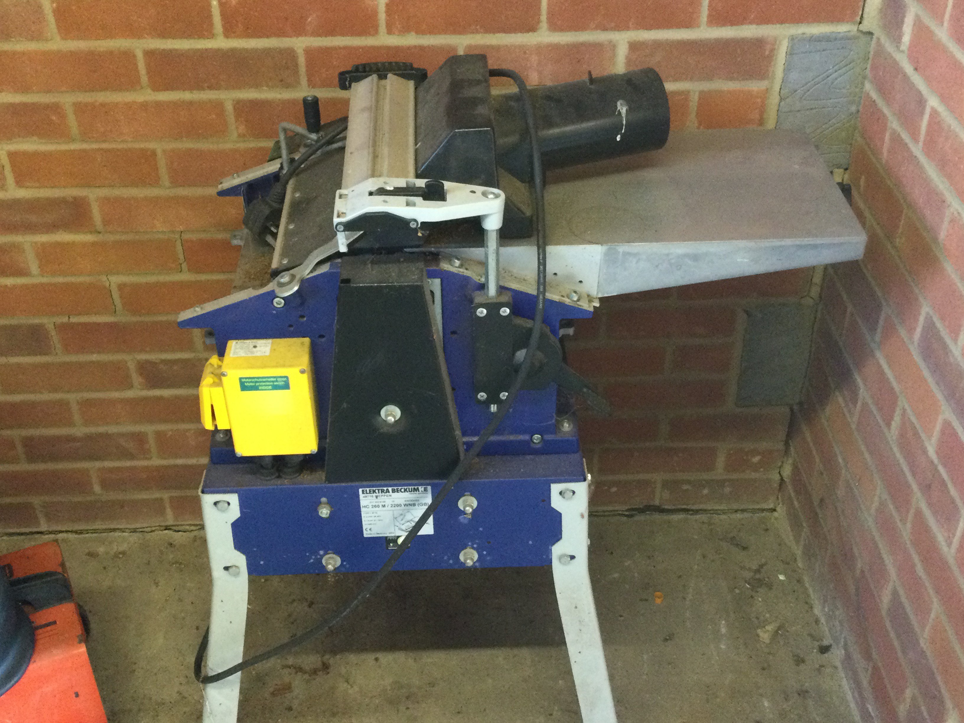 An Elektra Beckum HC 260 M planer / thicknesser. Items sold in situ. Viewing on location in Woodham Mortimer by appointment contact office to arrange.- NO RESERVE