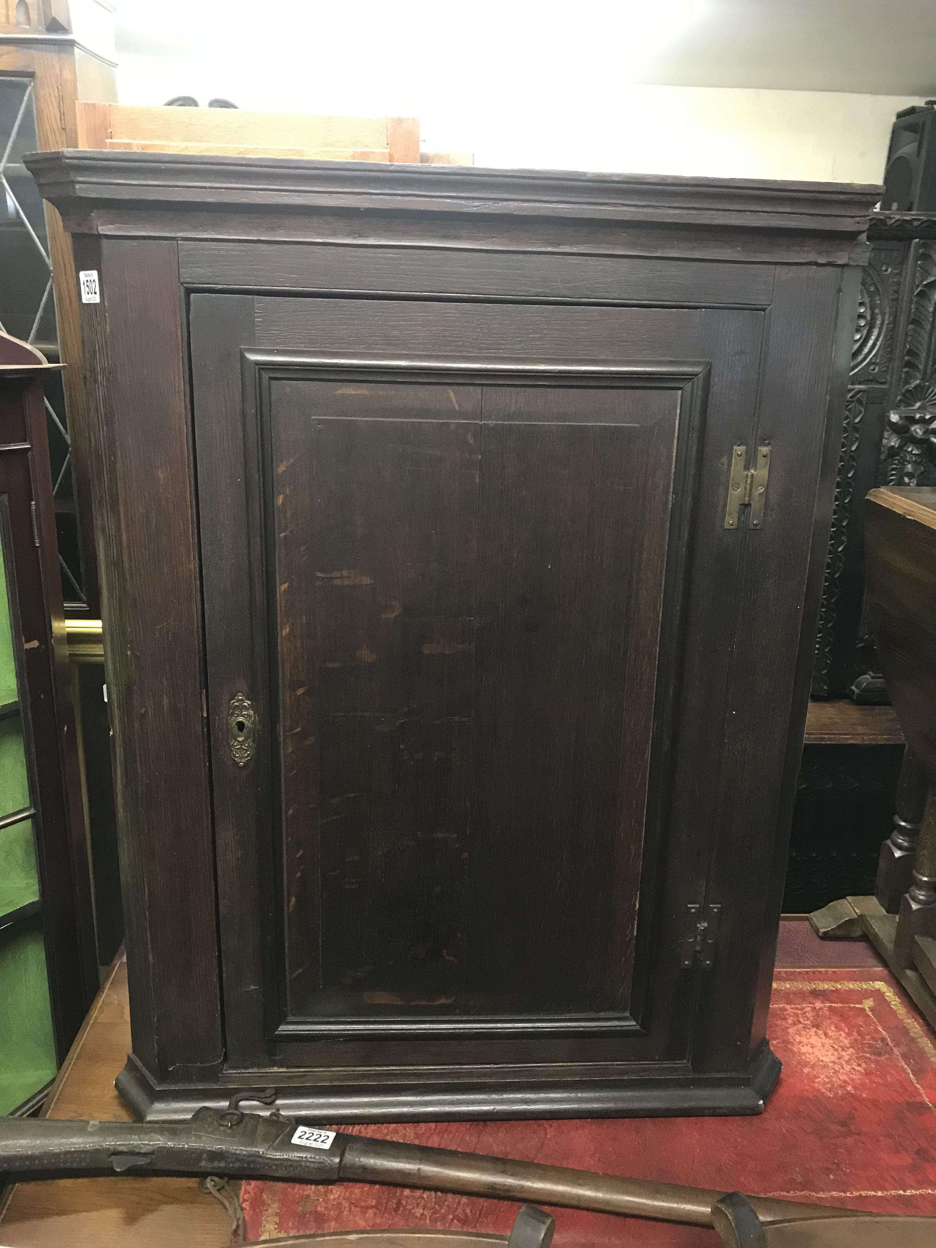 A Georgian oak wall mounted corner cabinet. No reserve.