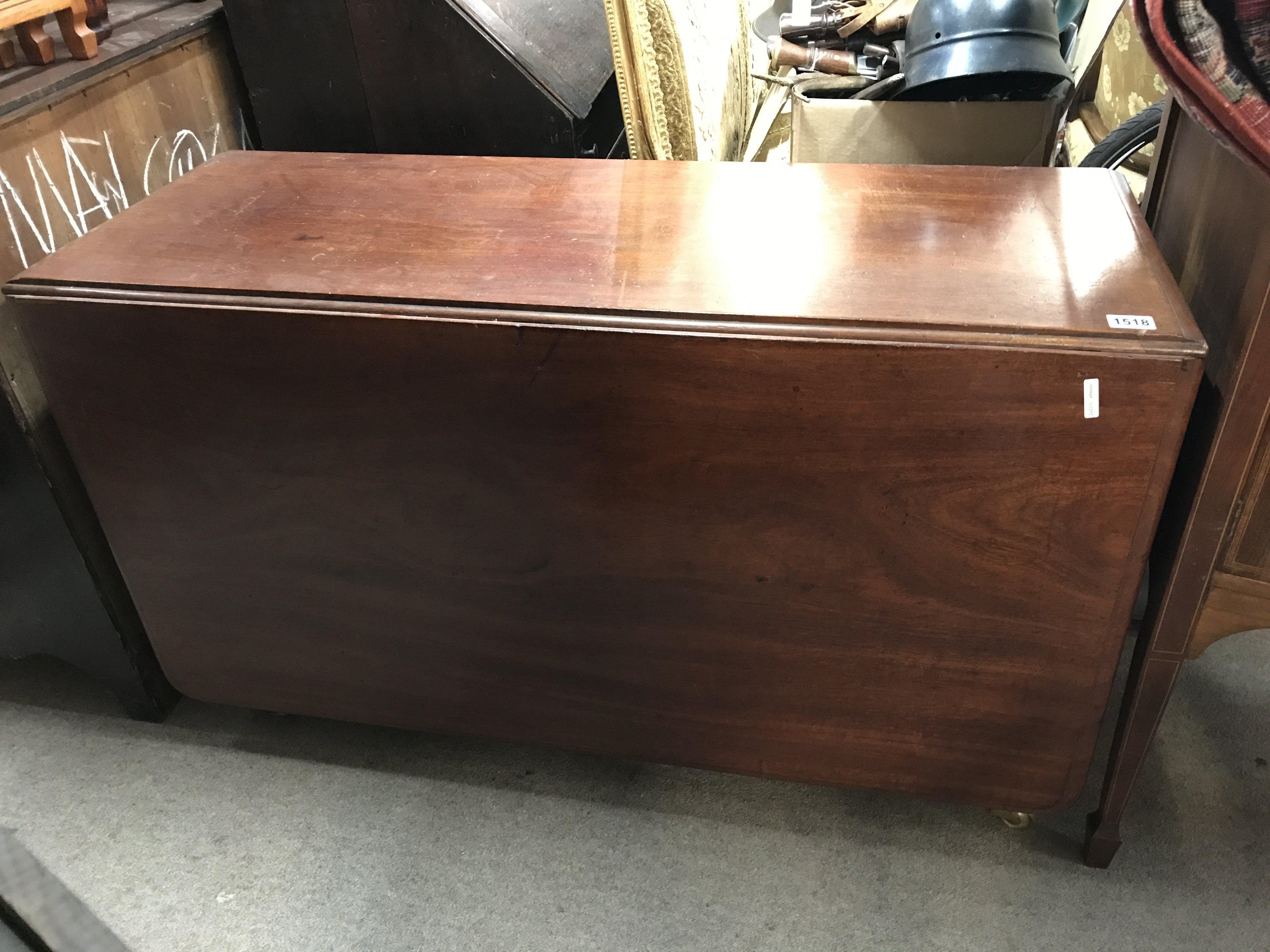 An Early Victorian mahogany drop leaf dinning table. No Reserve.