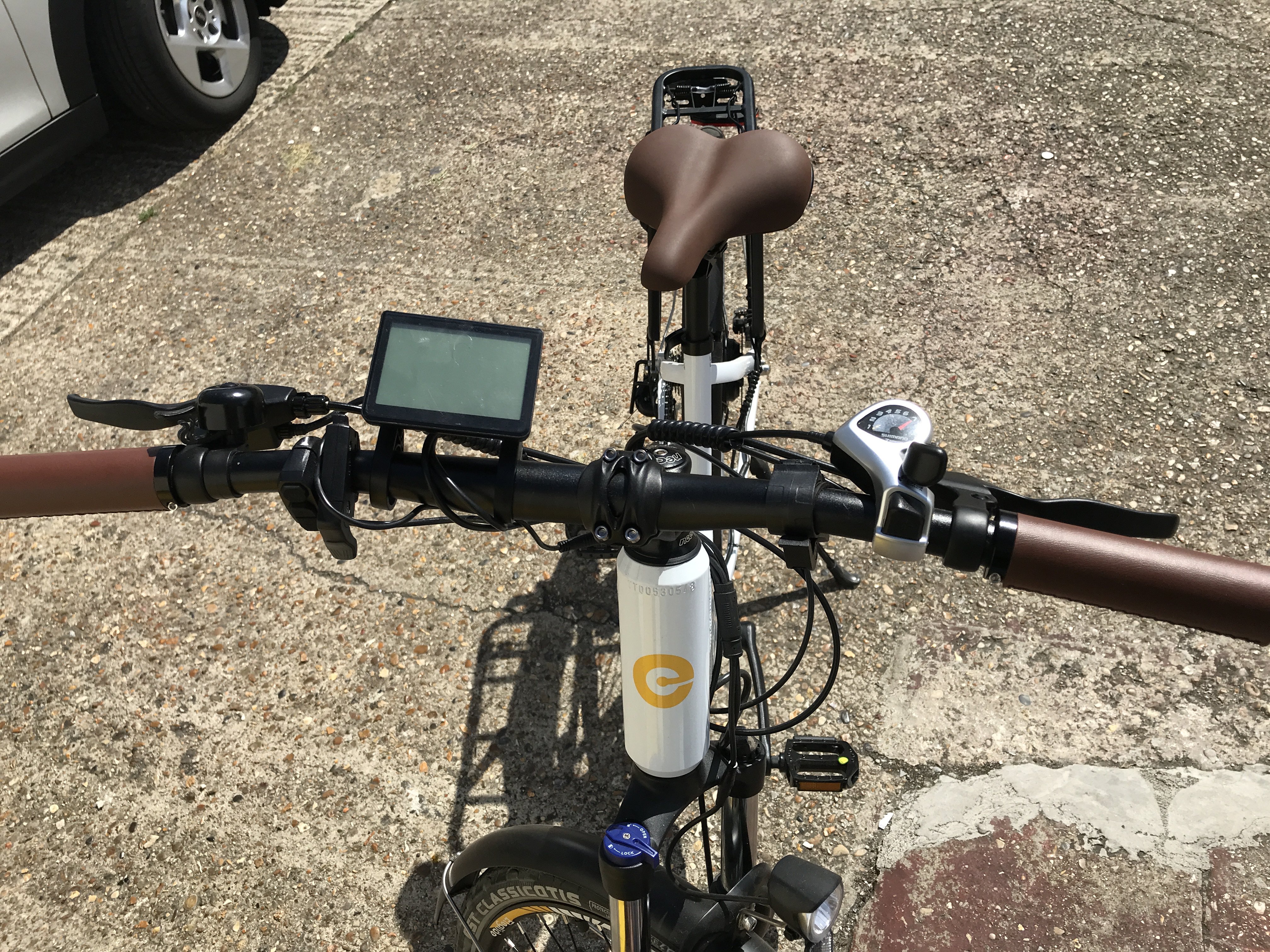 Eleglide Electric Trekking Bike T1 with equipment.