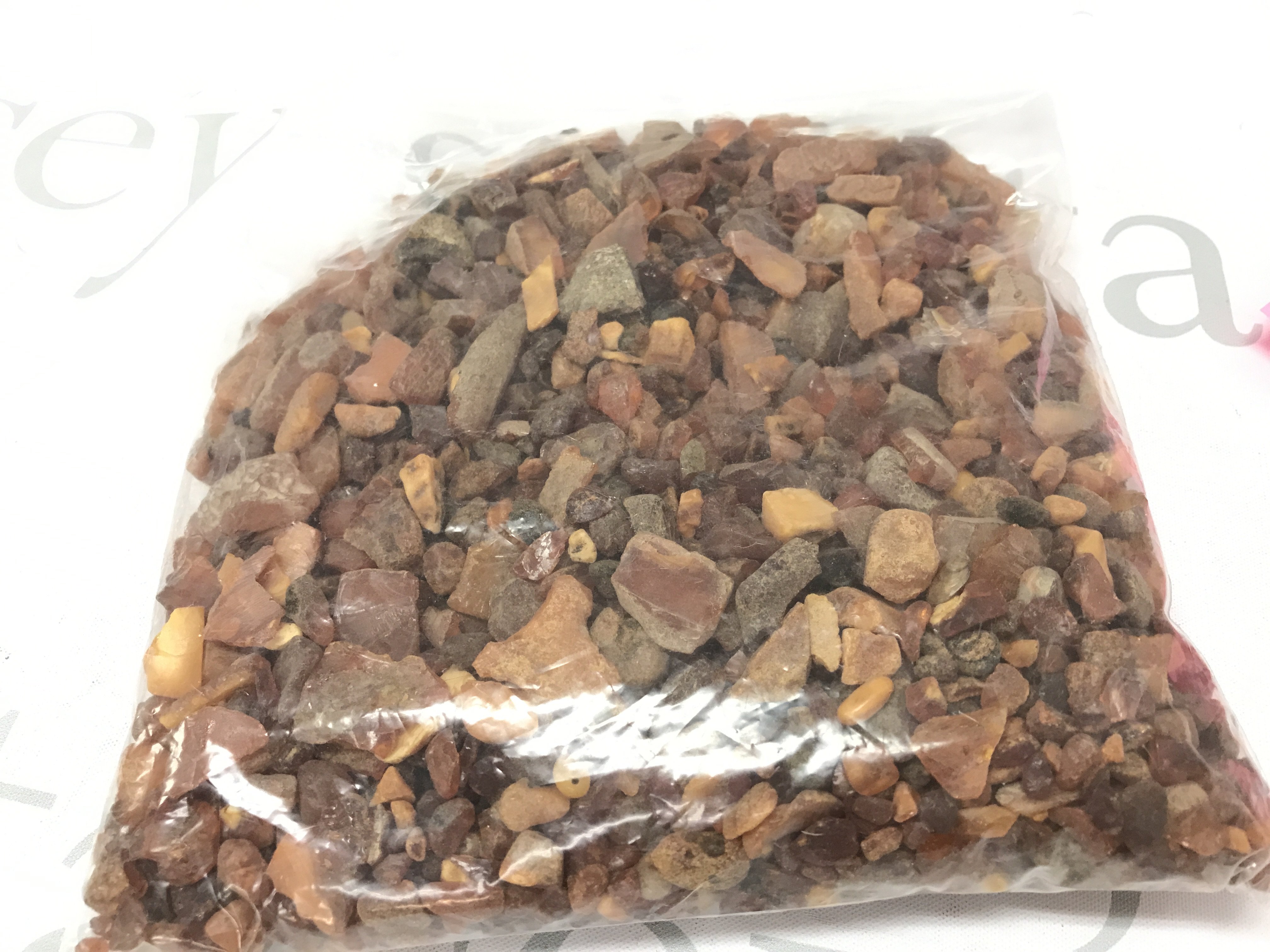 450 grams of natural Baltic amber, small pieces. Postage category B