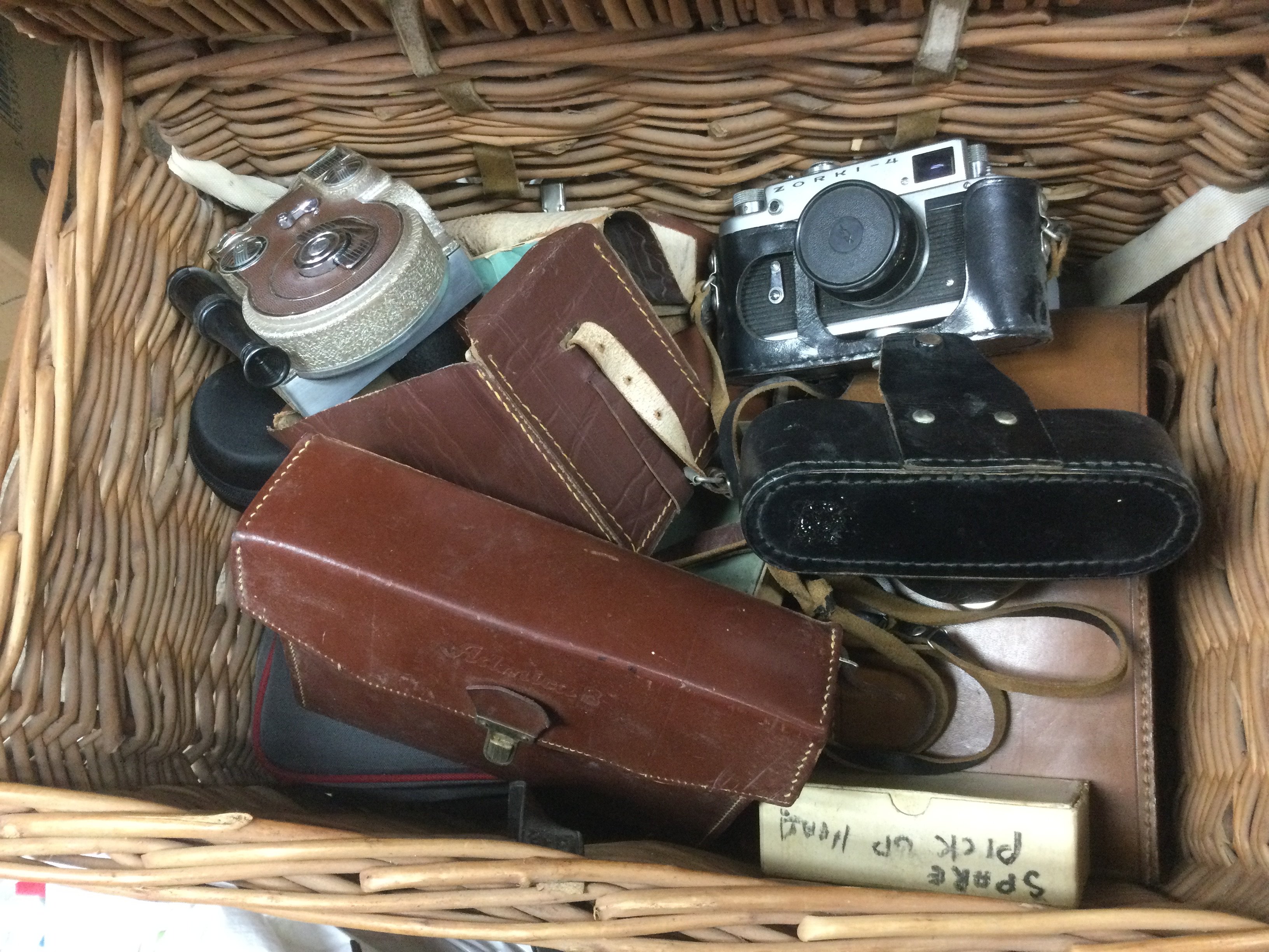 A collection of cameras and accessories including a Russian Zorki 4 35mm example (4). Shipping category D.