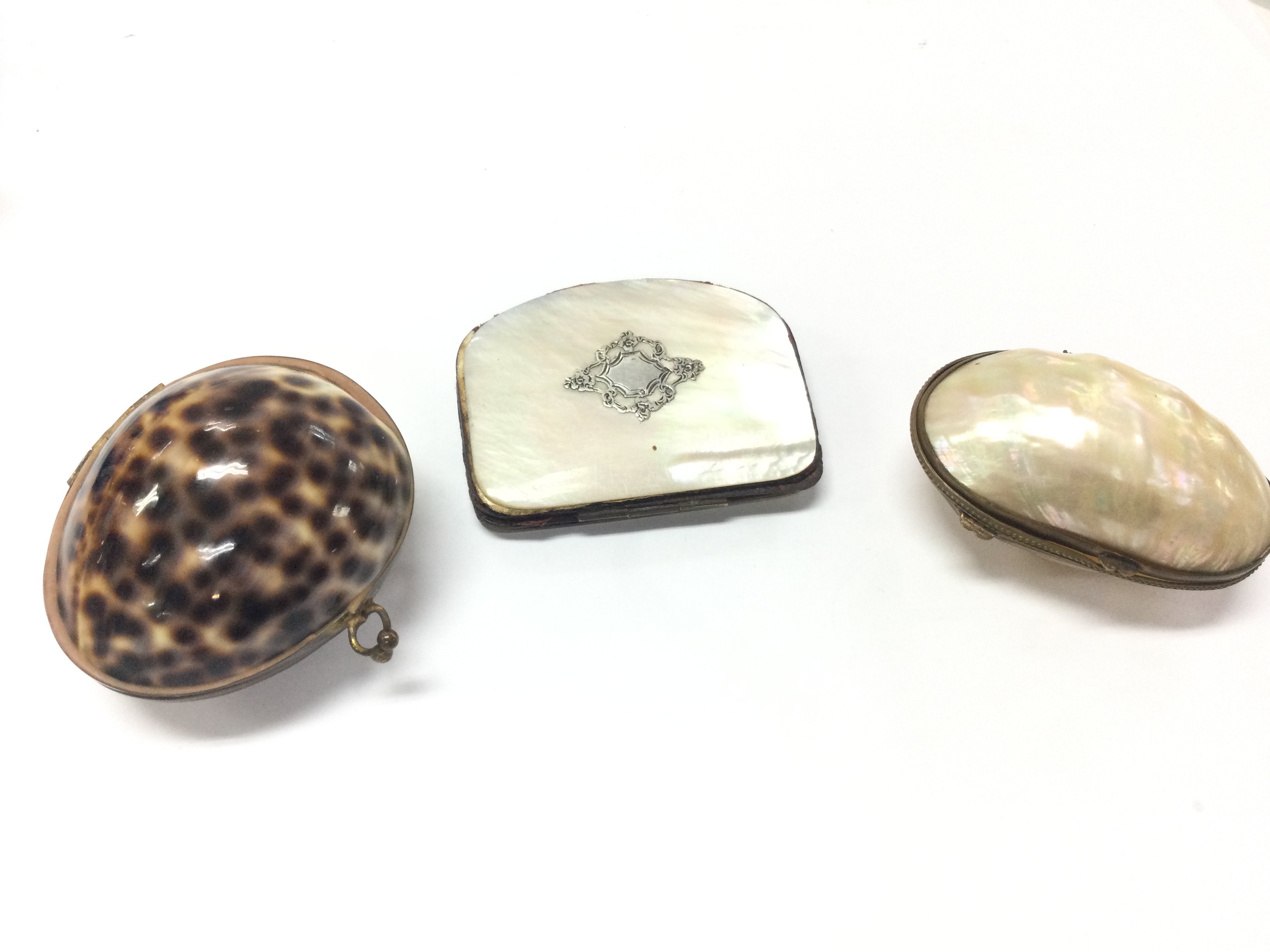 A small Victorian ladies coin purse and two small Victorian shell pin boxes. Postage category B