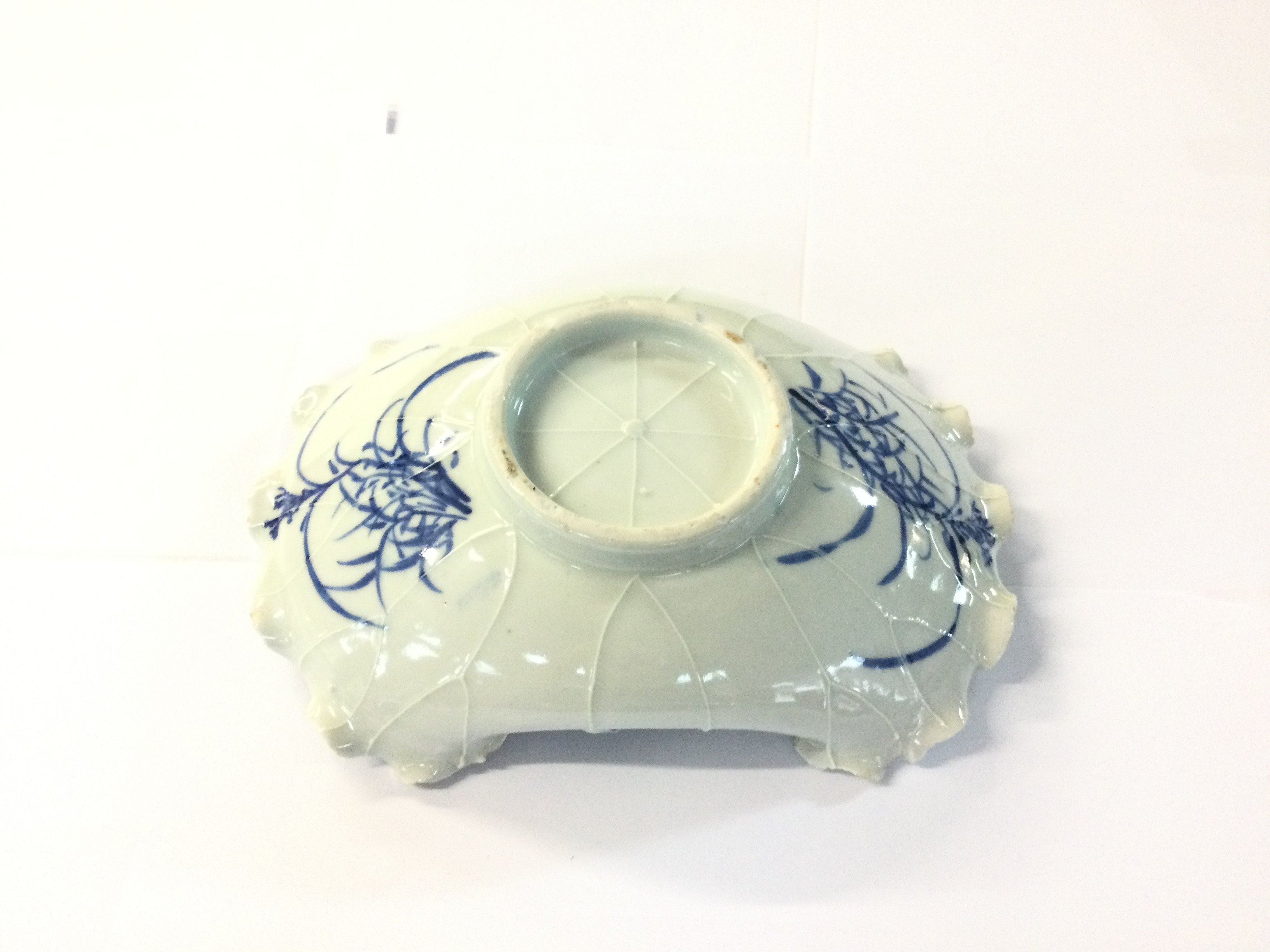 A Japanese blue and white Arita dish made in the late 20th century, 23cm wide.- NO RESERVE