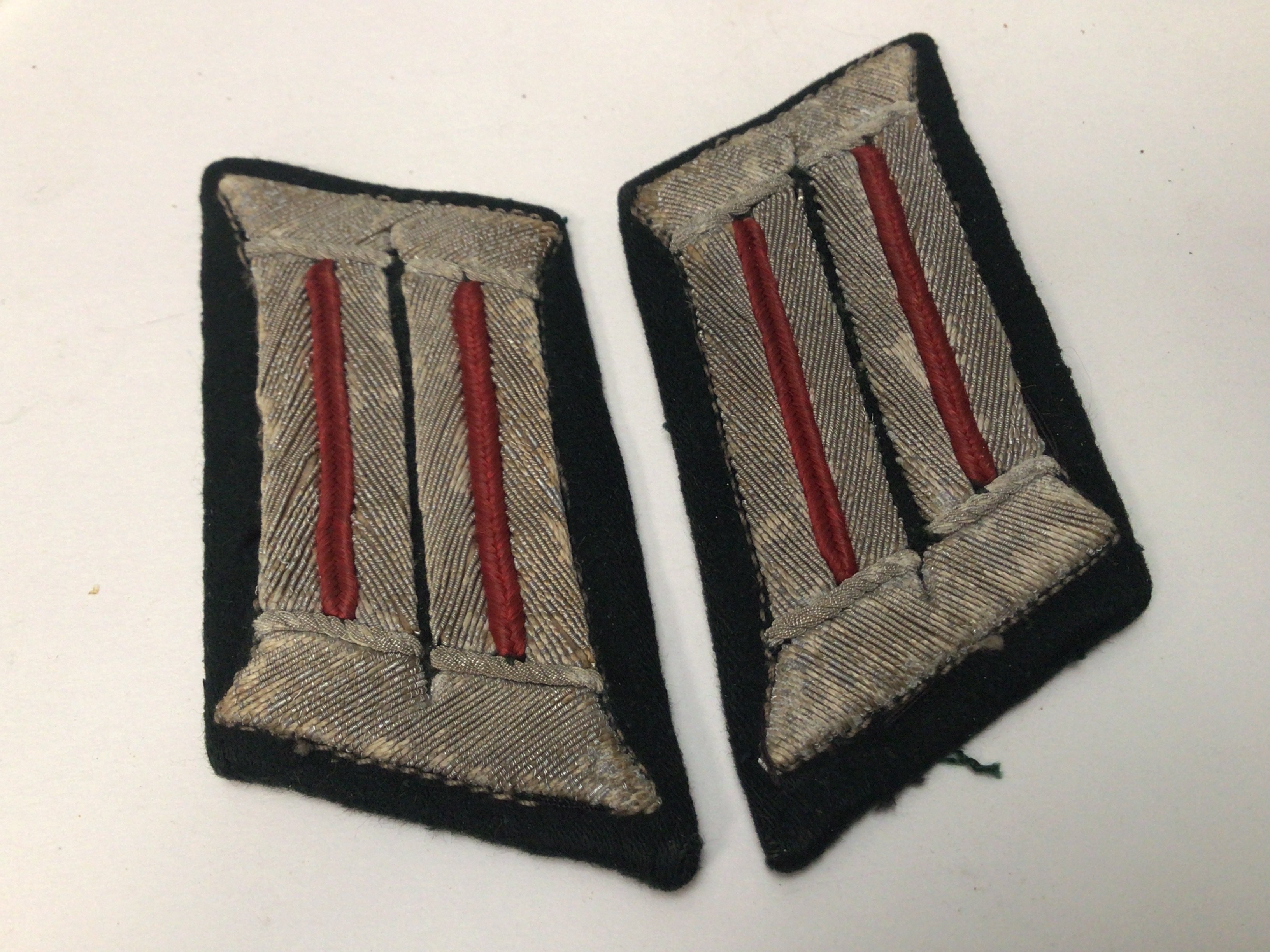 A pair of German II world war original Panzer Artillery Bullion Collar tabs.