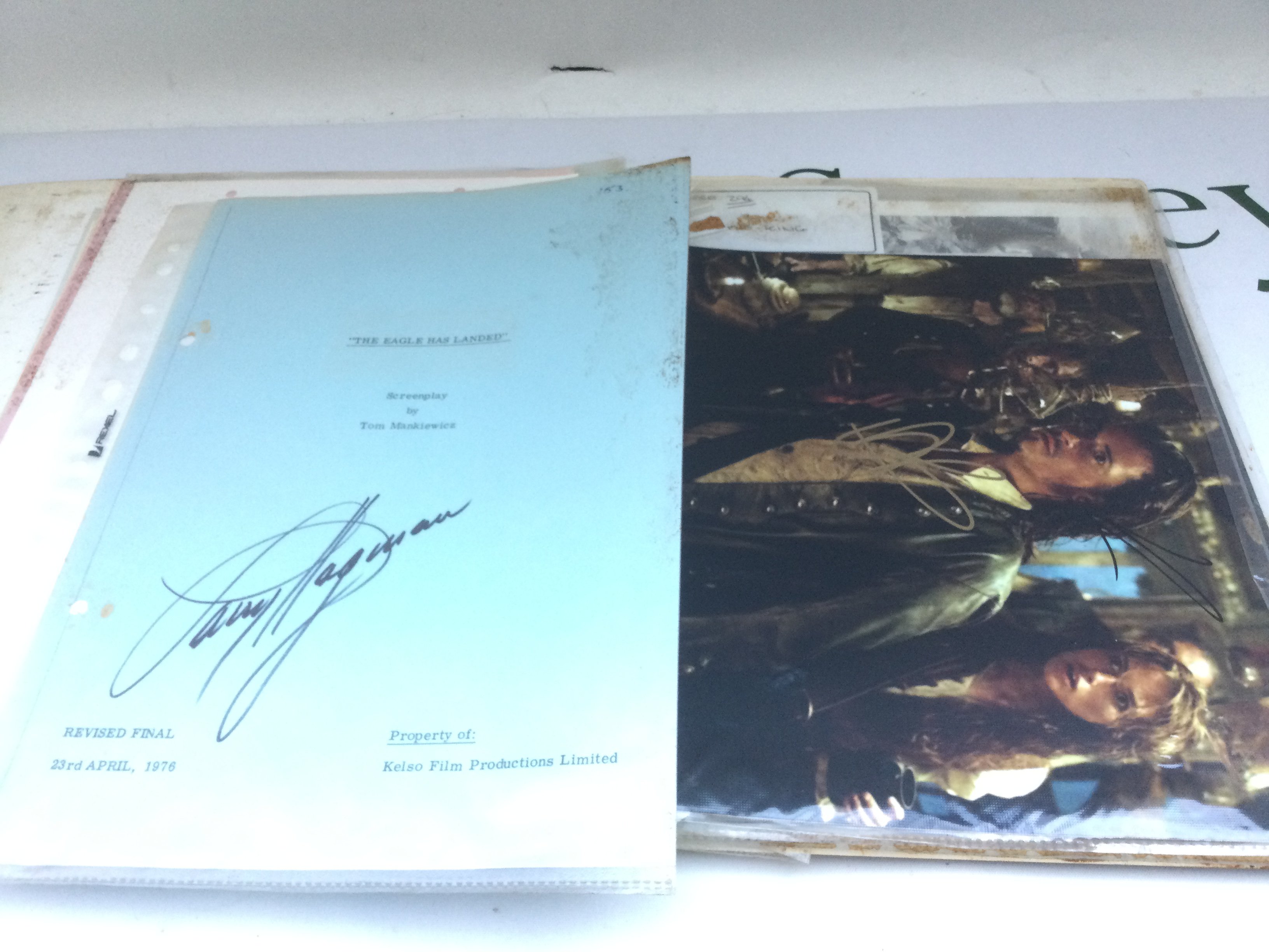 A binder of movie actor autographs including Richard Dreyfuss, Julia Roberts, Steve Martin, Warwick Davies and others.