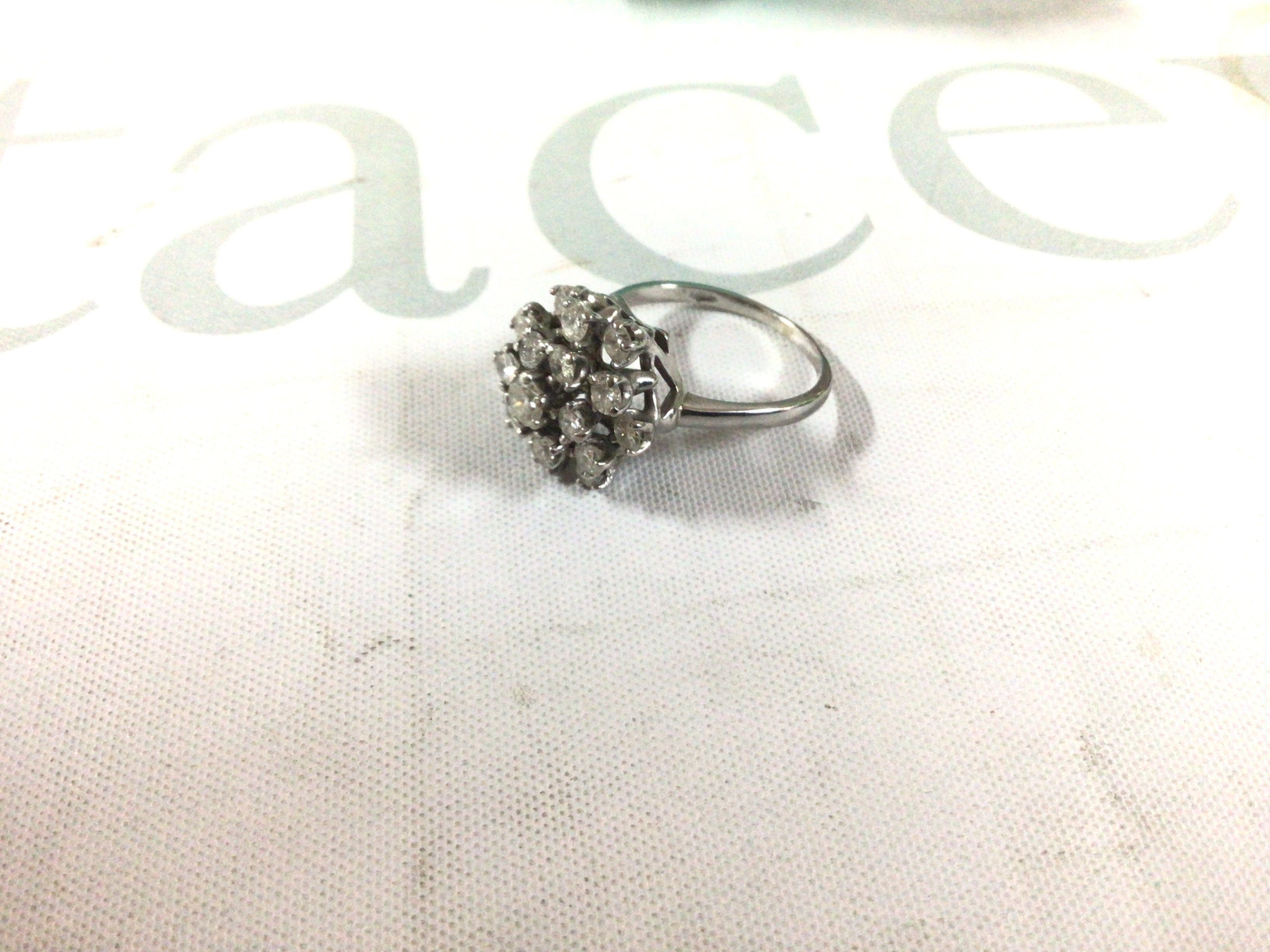 A 14ct white gold diamond cluster ring. Approx weight 6.34 grams, size S.
