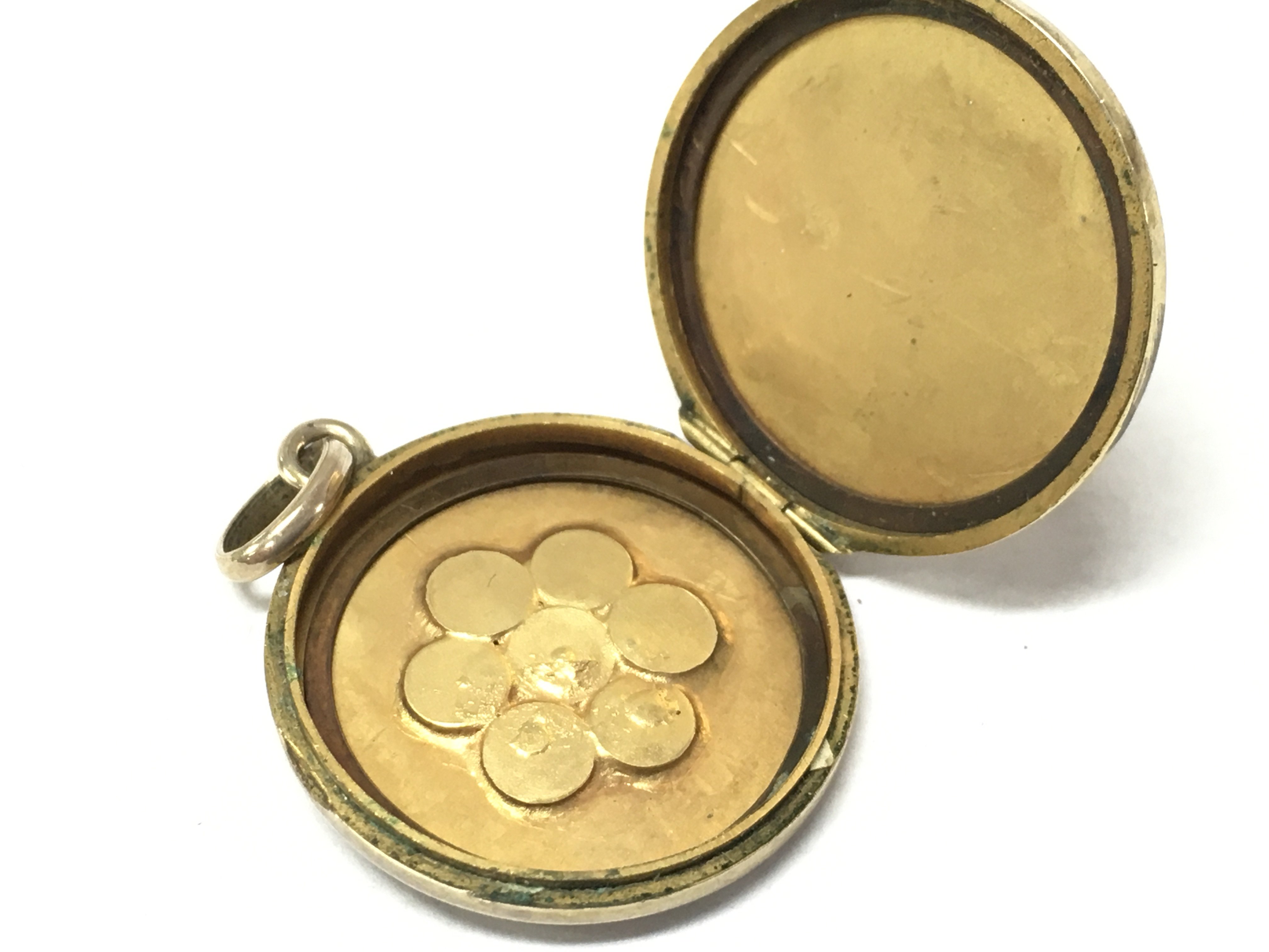 An unmarked gold locket set with pearls . 4.4g total weight. Postage category A NO RESERVE