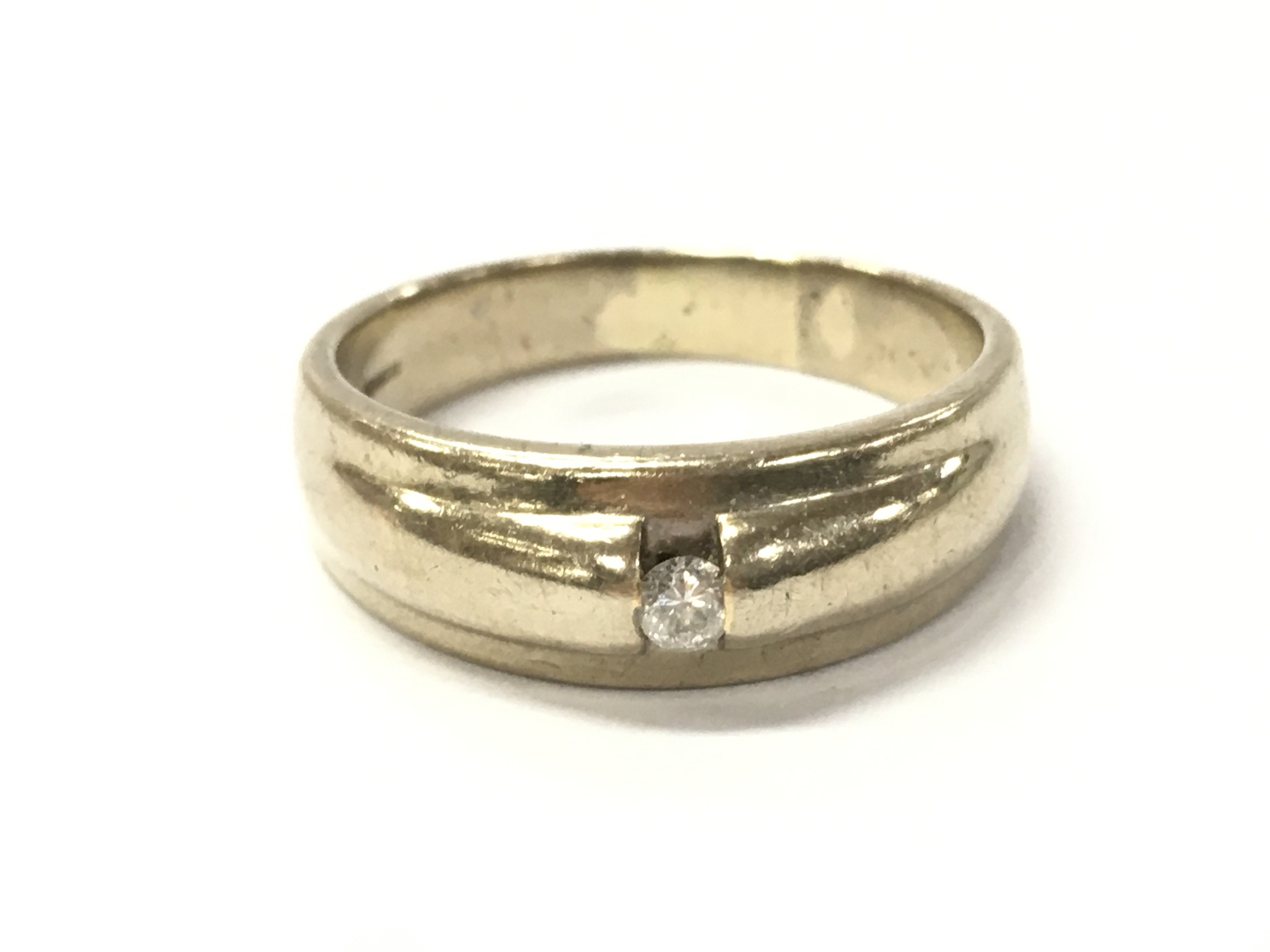 A gents 9ct gold stone set ring , 6.4g total weight. Size X. Postage category A