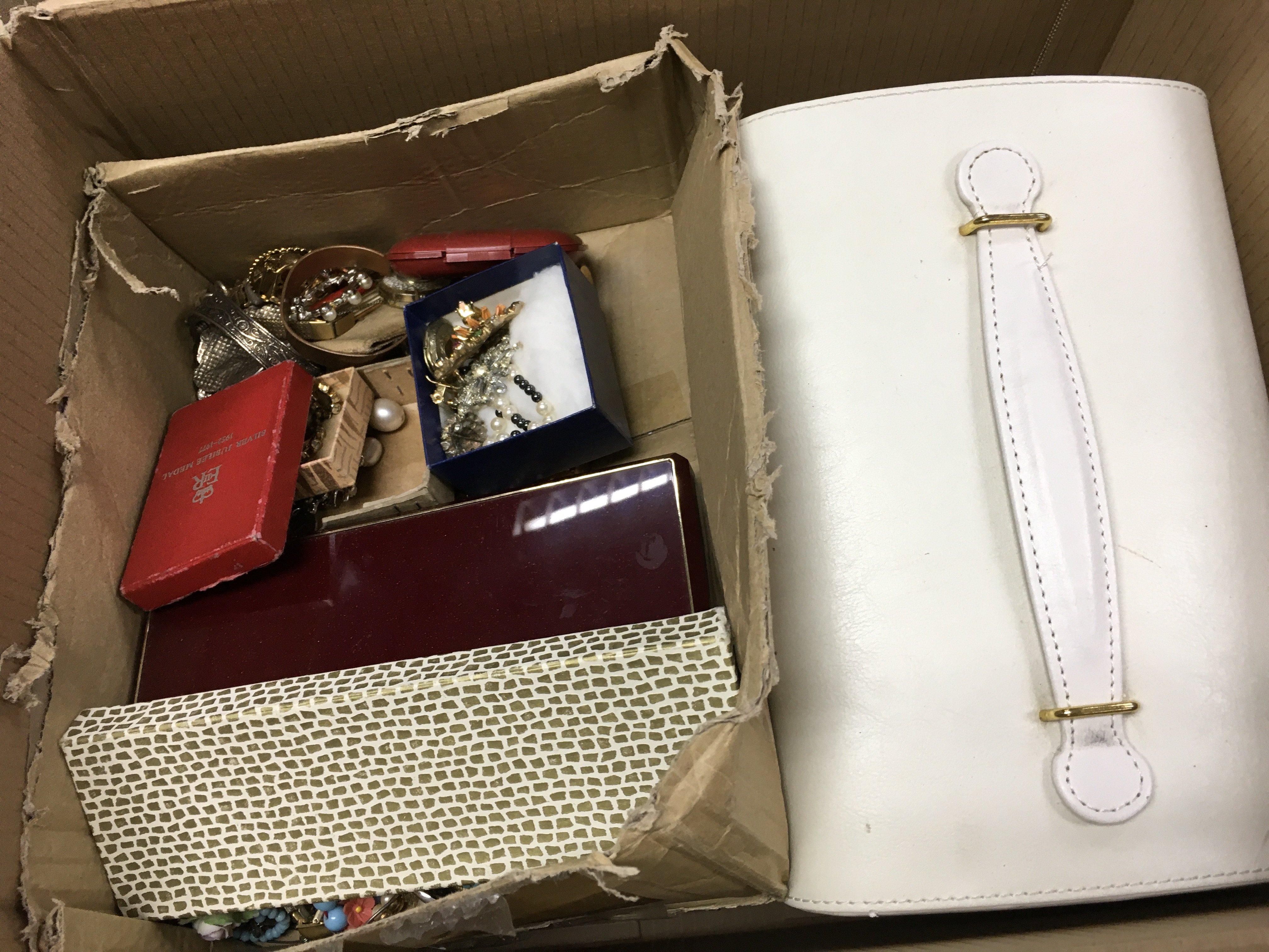 A large box of costume jewellery including brooches , cufflinks etc . Postage catC