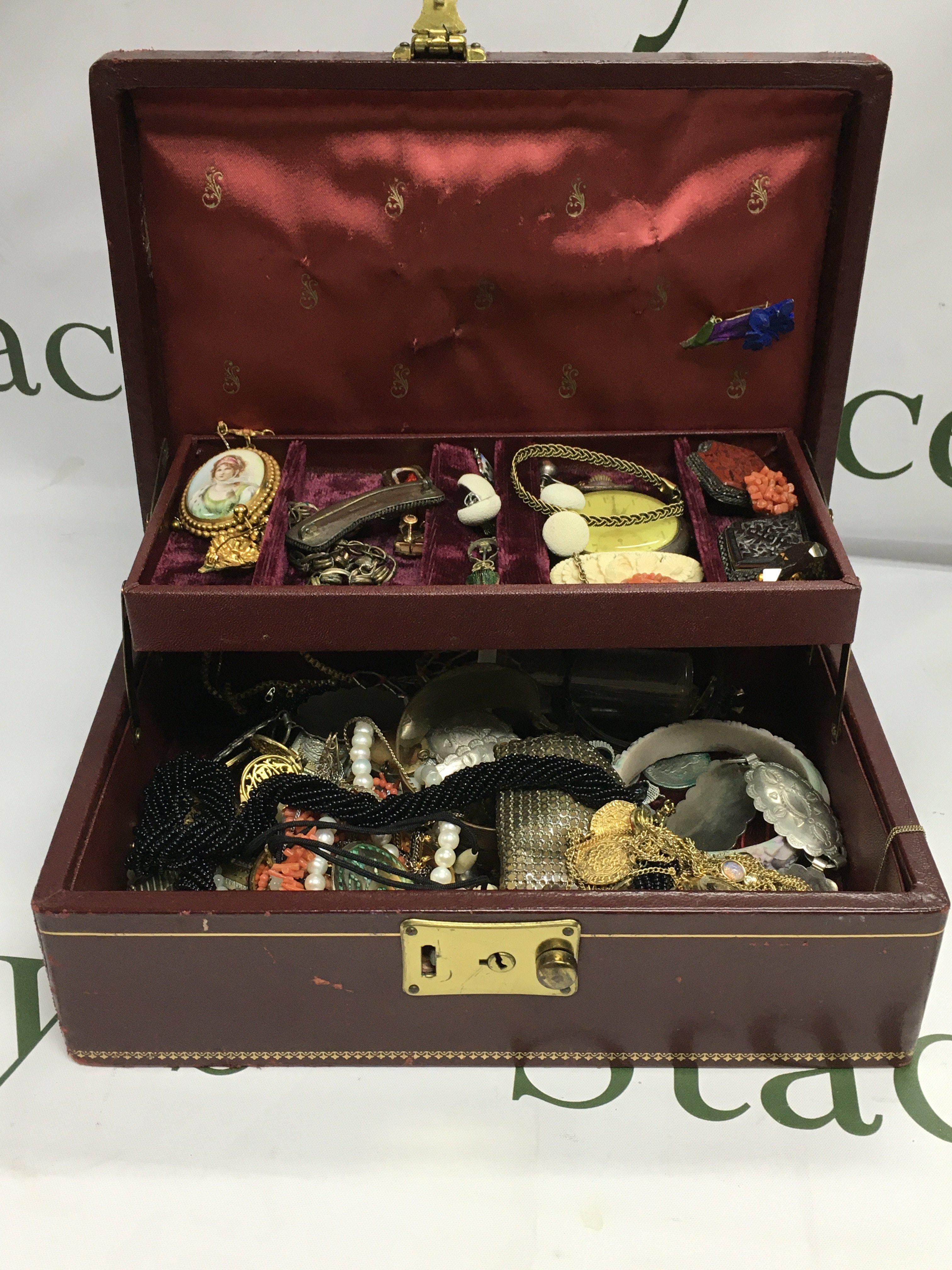 A box of costume jewellery.