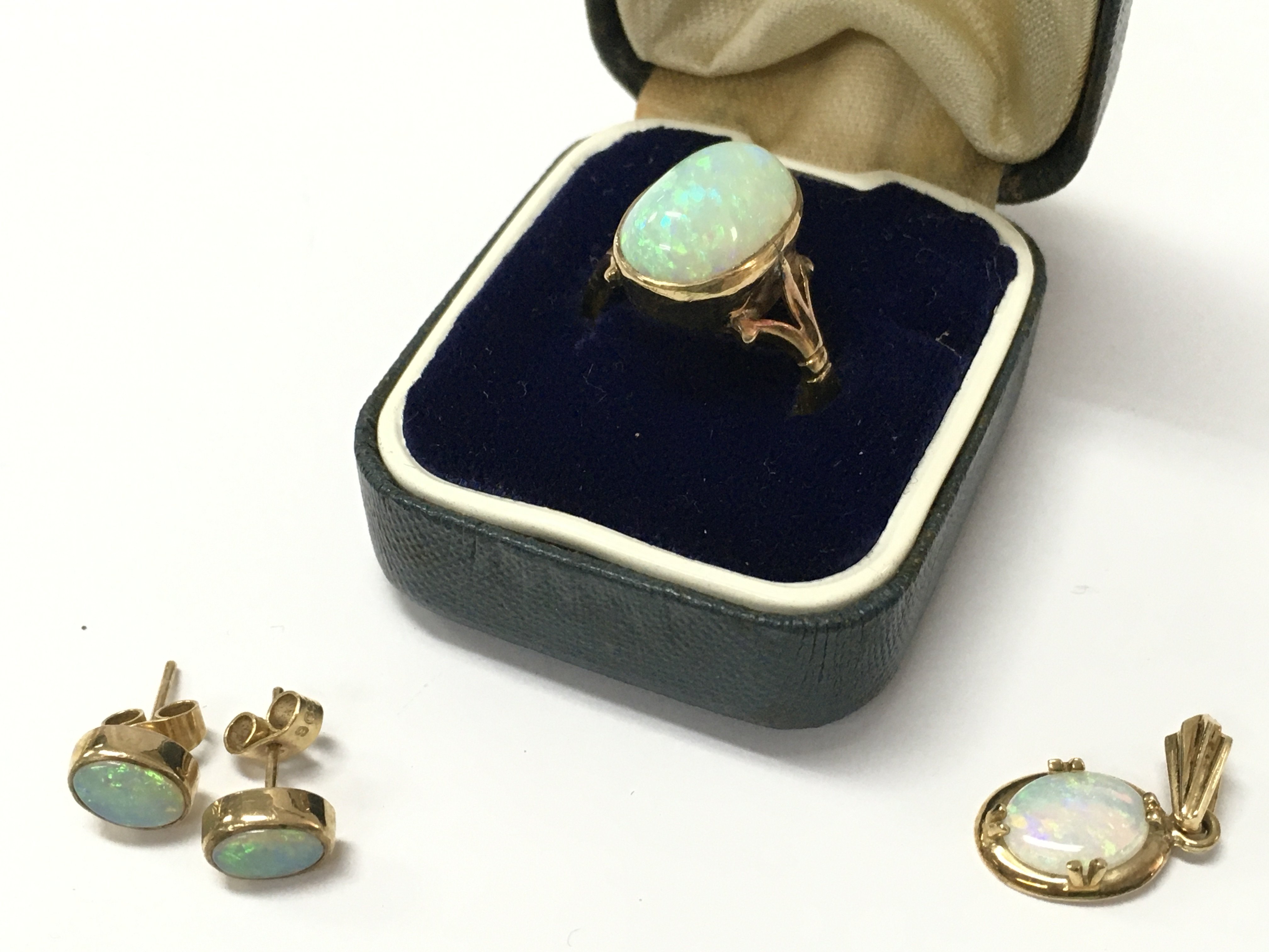 9ct and opal pendant, earrings and ring set. 6.3G total weight. postage catA