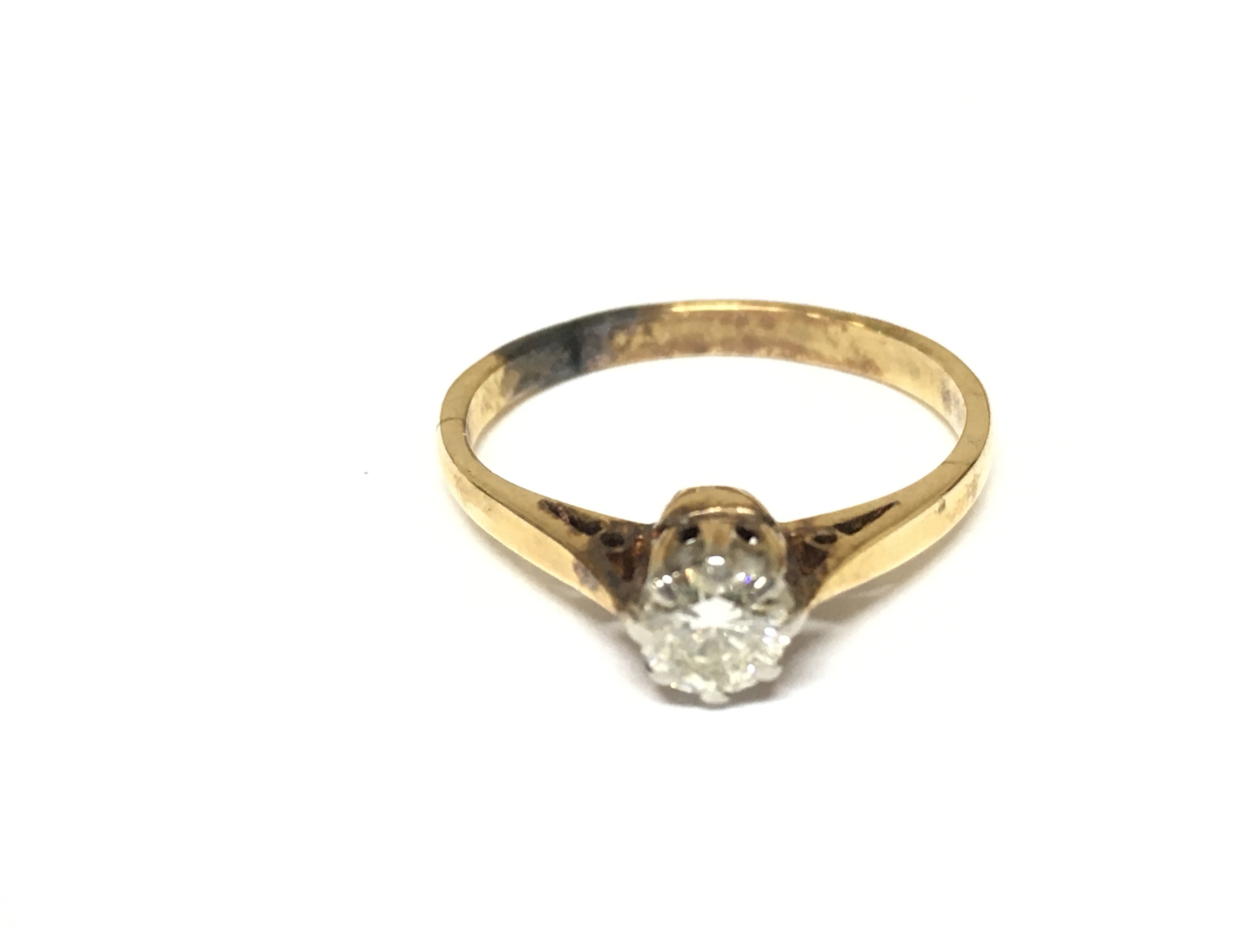 An 18ct gold ring set with diamond. Size L 1/2 and 2.38g