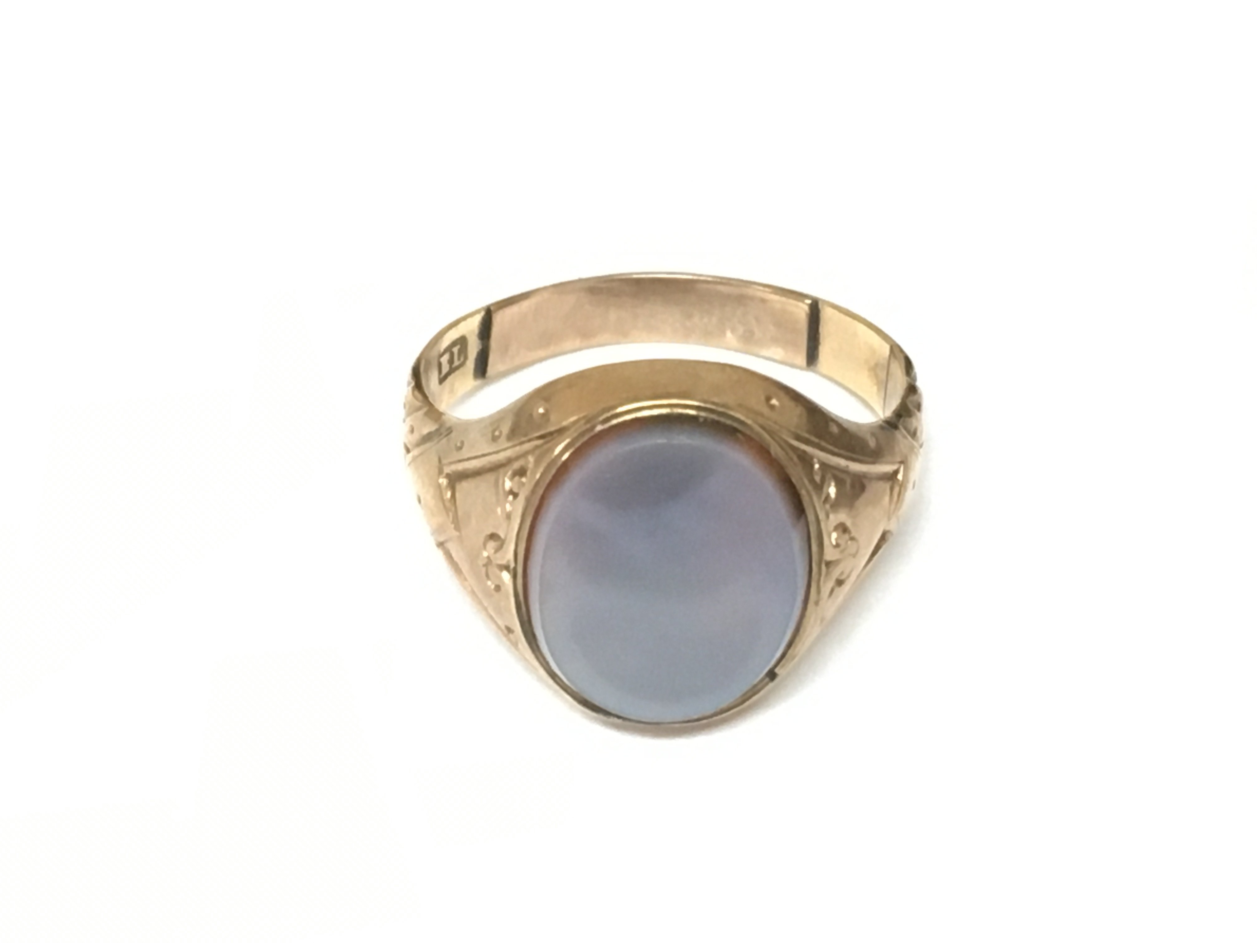 A 9ct gold signet ring. Size P 1/2 and 2.96g
