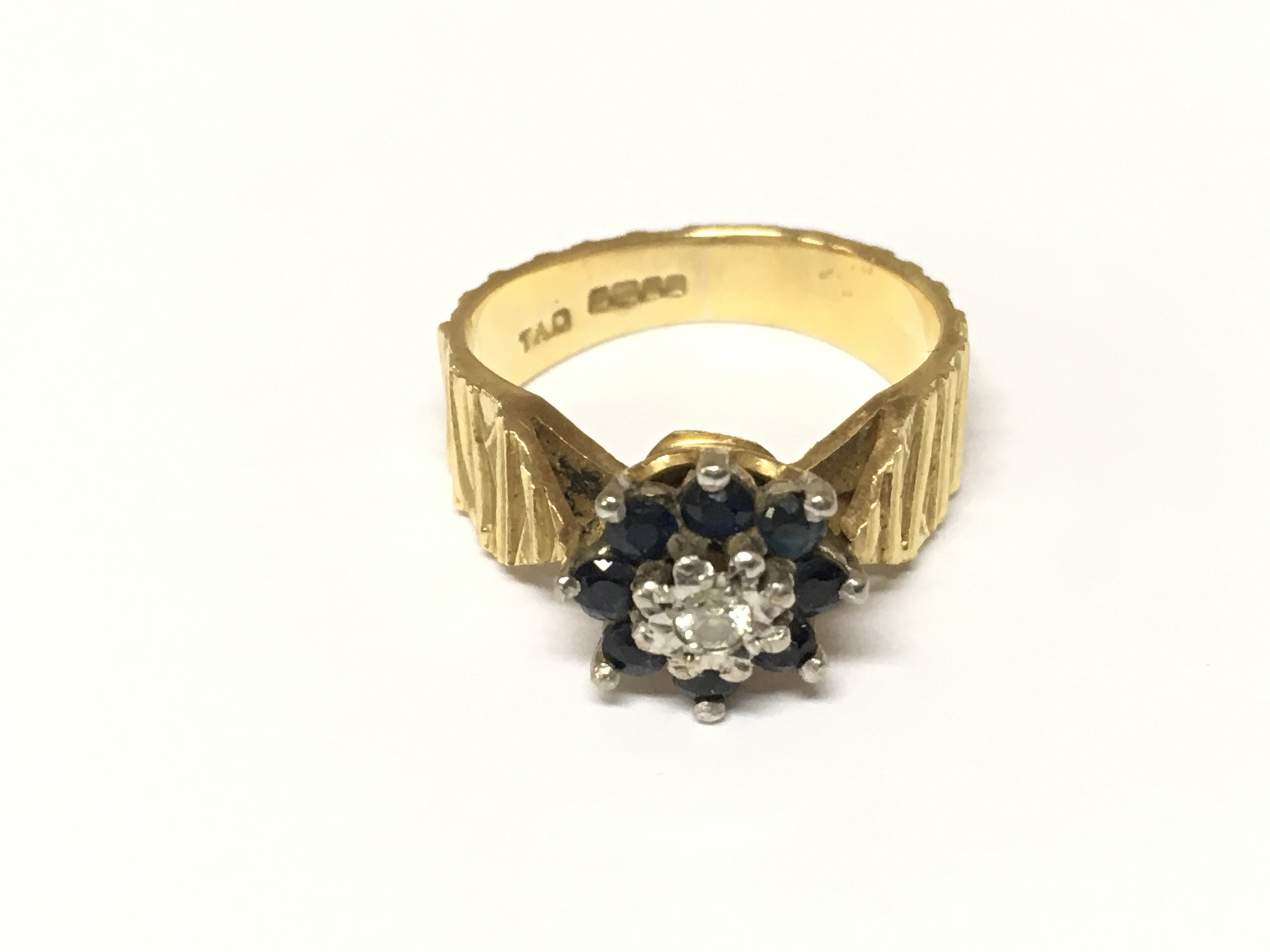 An 18ct gold ring set with diamond and sapphires. 4.76g size J