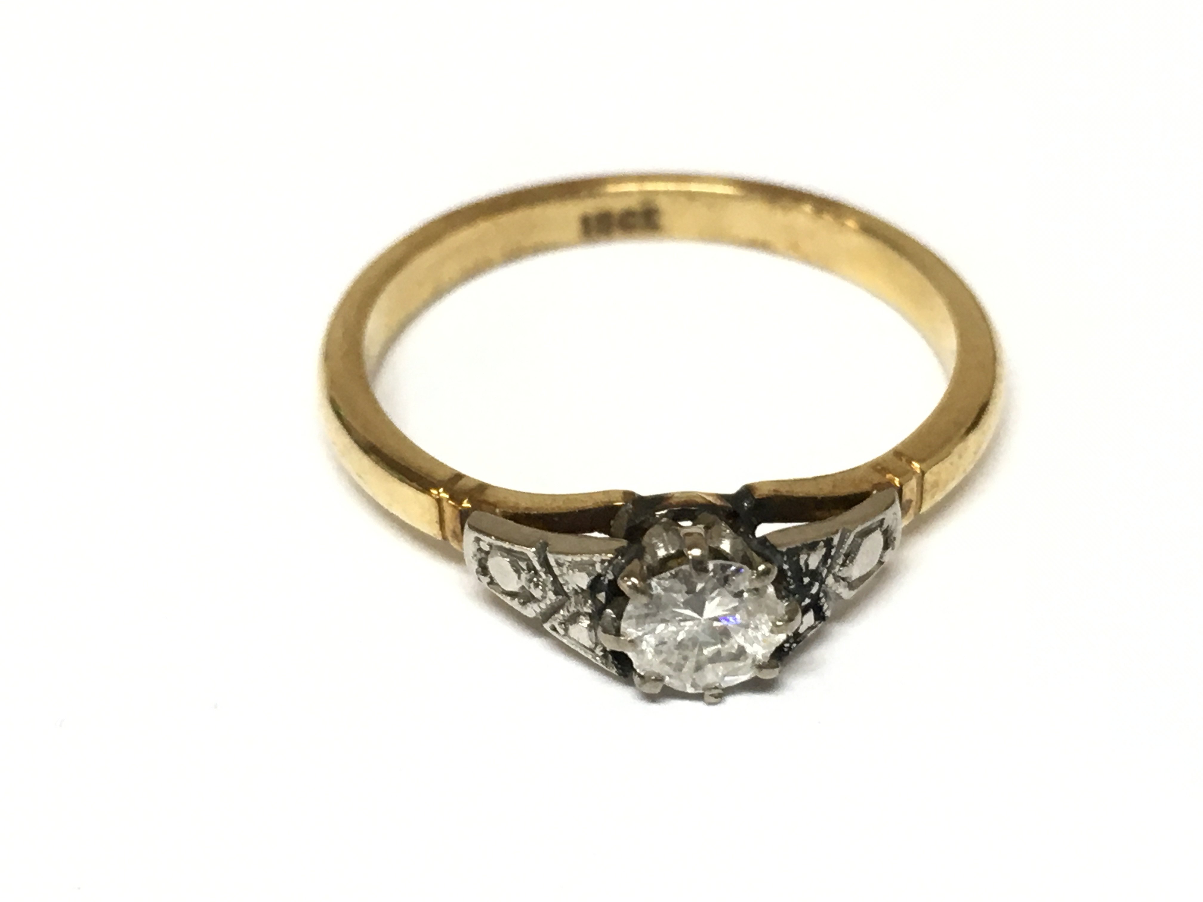 An 18ct gold ring set with diamond. Size N and 2.85g